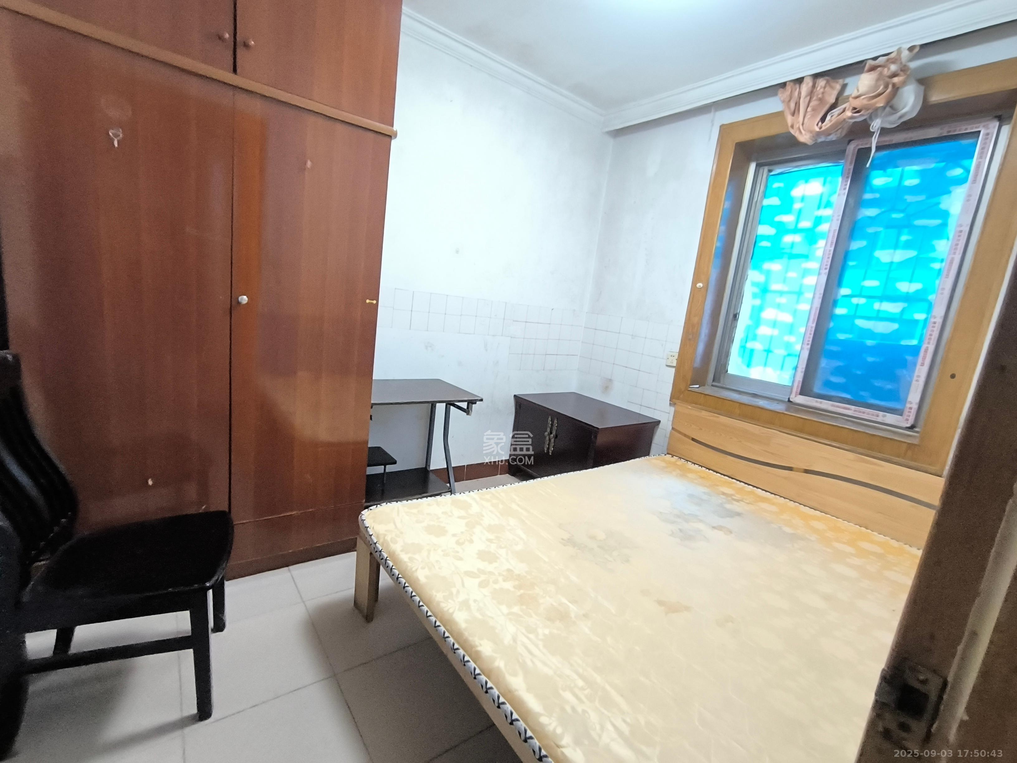 新运公寓  2室2厅1卫    1700.0元/月 新运公寓  2室2厅1卫    1700.0元/月室内图