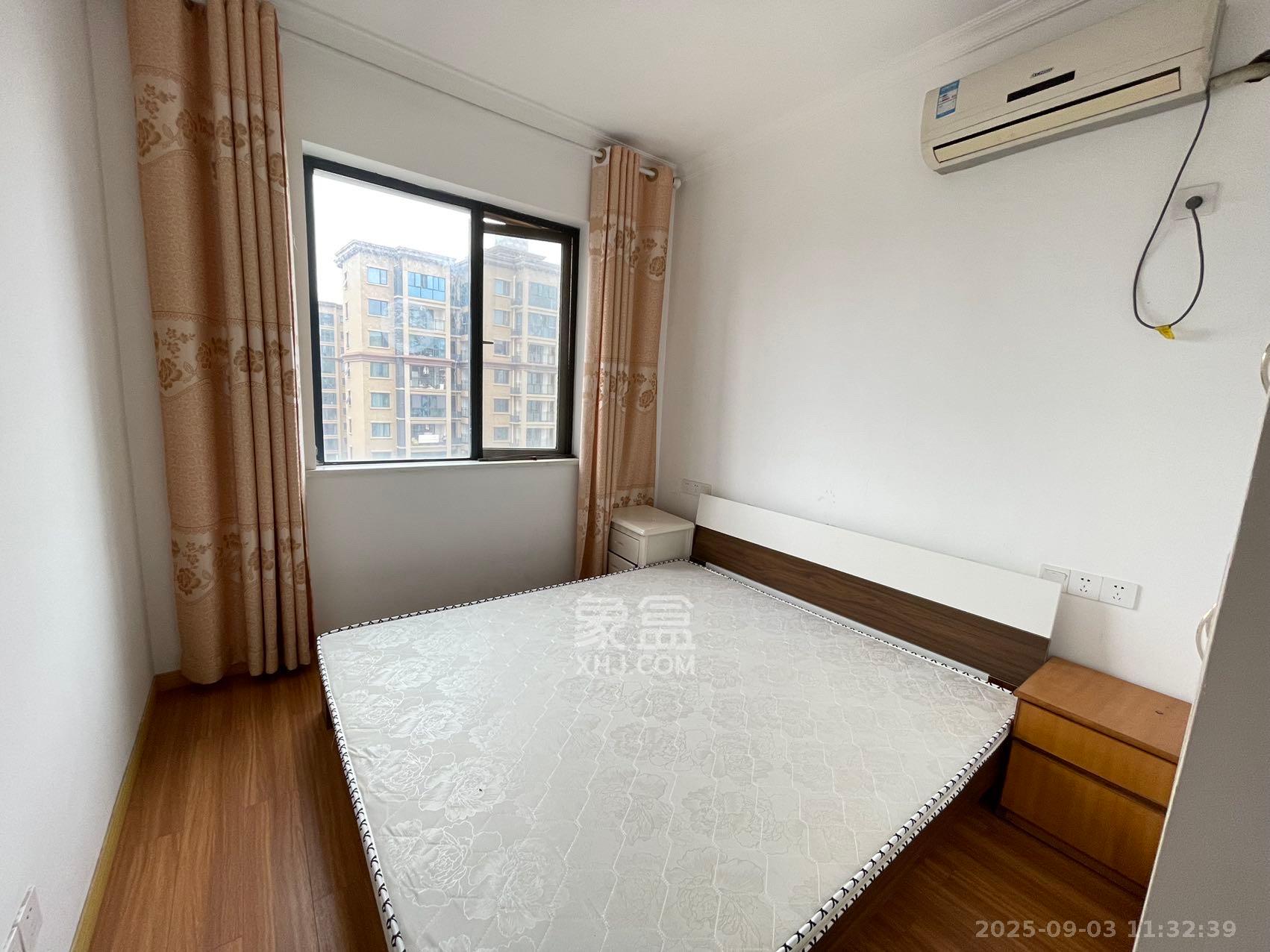 中南红领邦(红星嘉和苑)  3室2厅2卫    2400.0元/月 中南红领邦(红星嘉和苑)  3室2厅2卫    2400.0元/月室内图