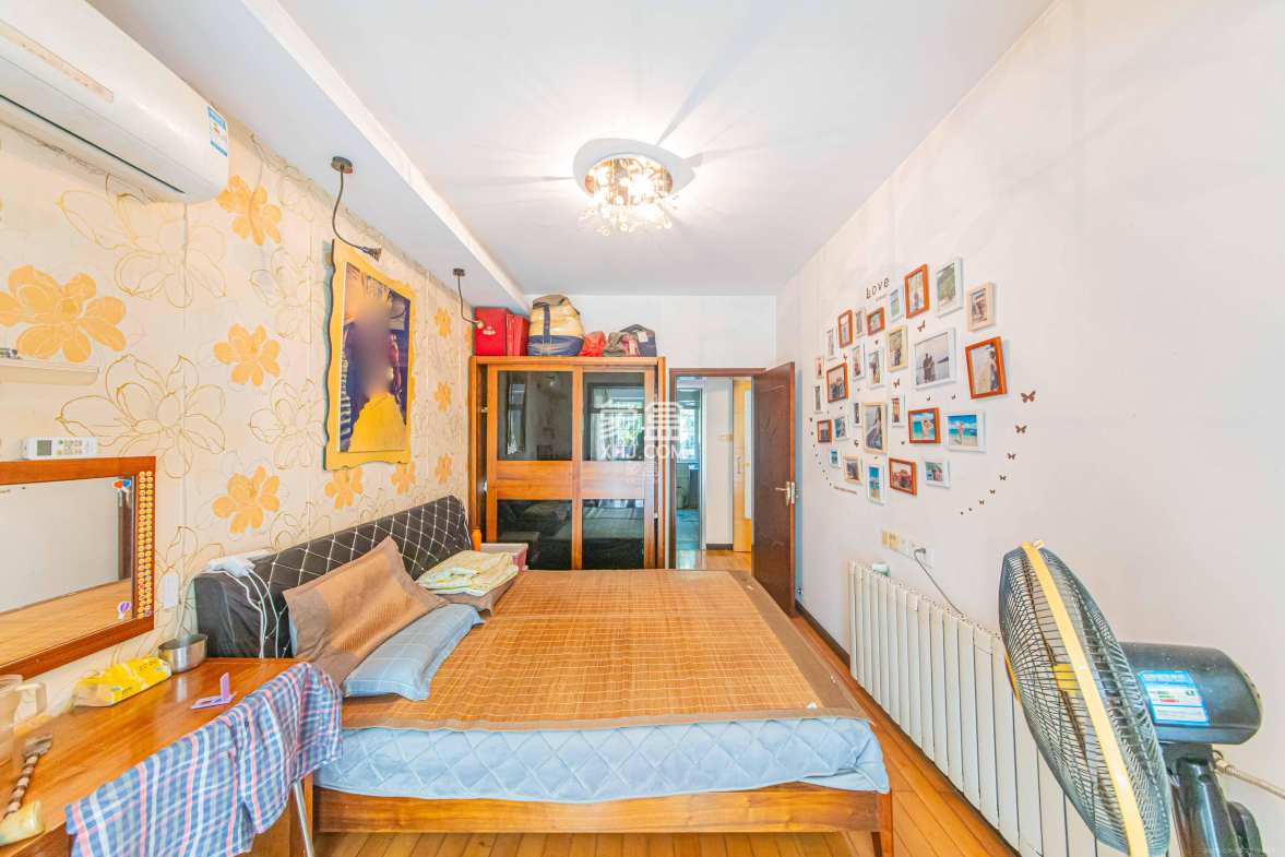 九峰小区(一二三四区)  4室2厅2卫    200.0万 九峰小区(一二三四区)  4室2厅2卫    200.0万卧室