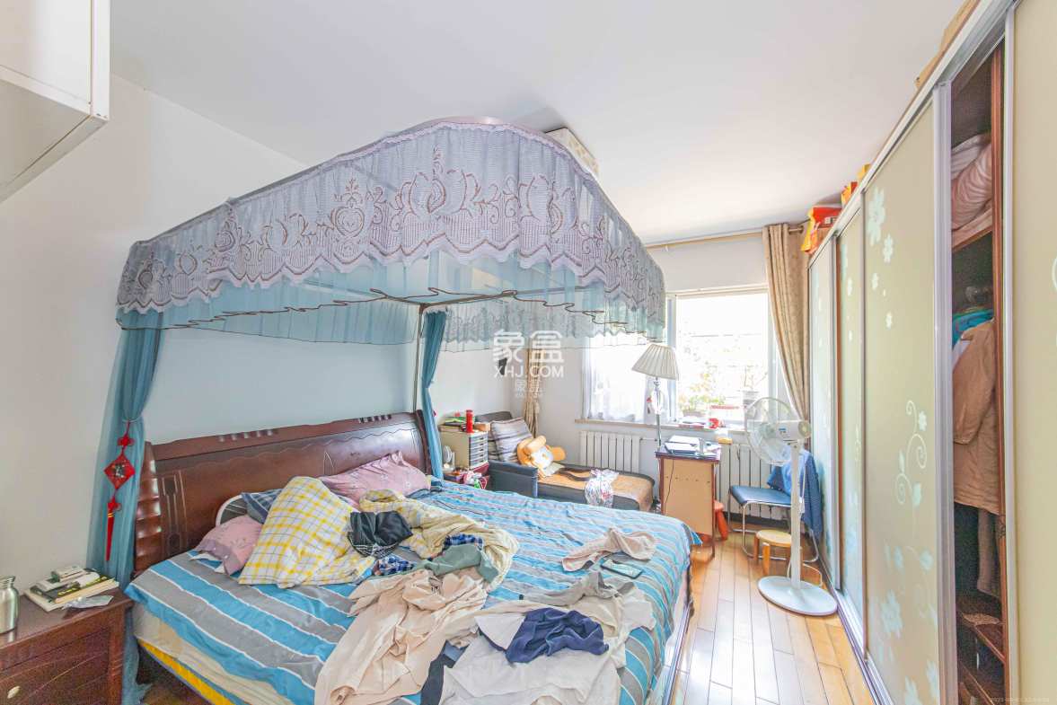 九峰小区(一二三四区)  4室2厅2卫    200.0万 九峰小区(一二三四区)  4室2厅2卫    200.0万卧室