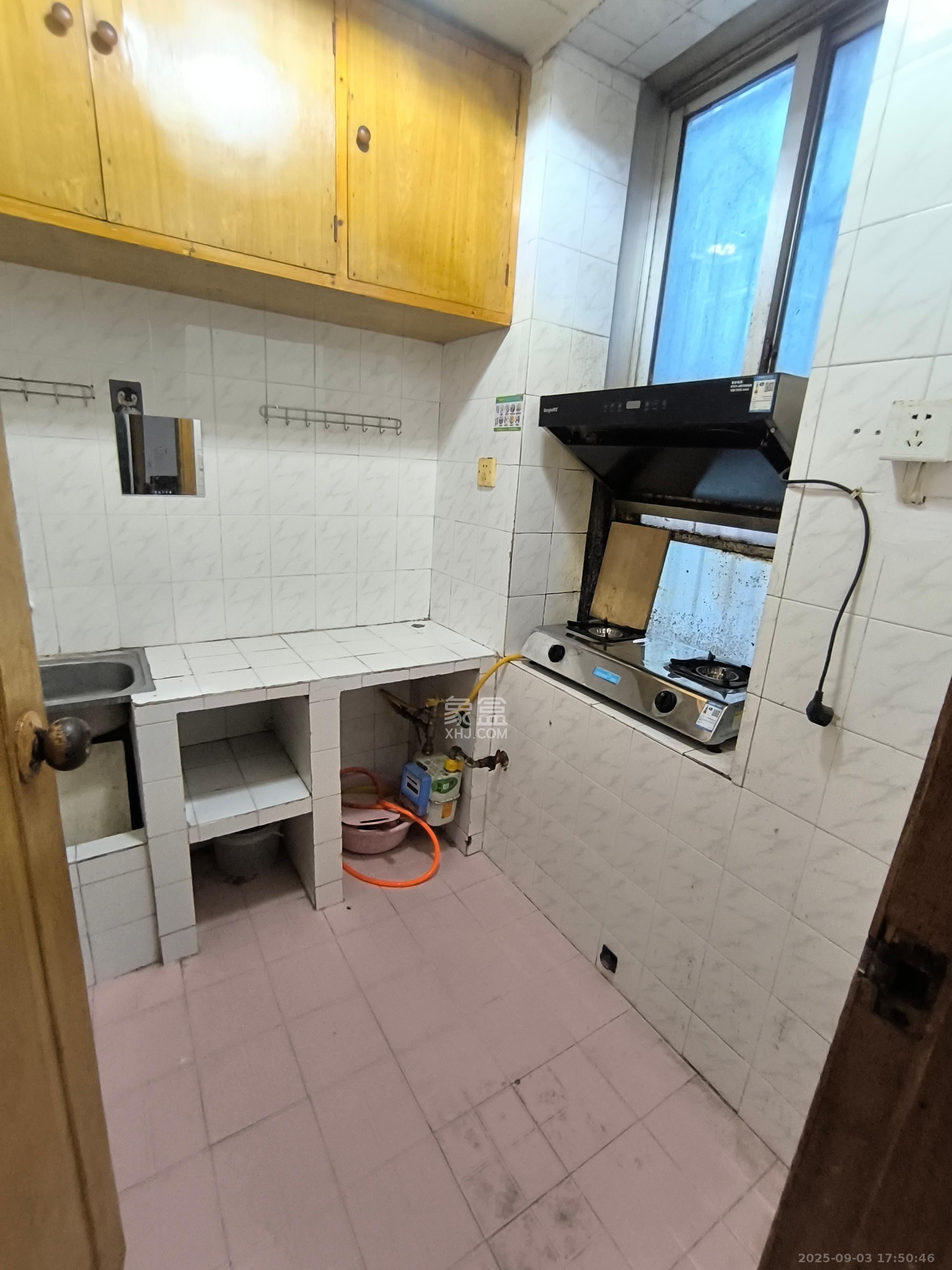 新运公寓  2室2厅1卫    1700.0元/月 新运公寓  2室2厅1卫    1700.0元/月室内图