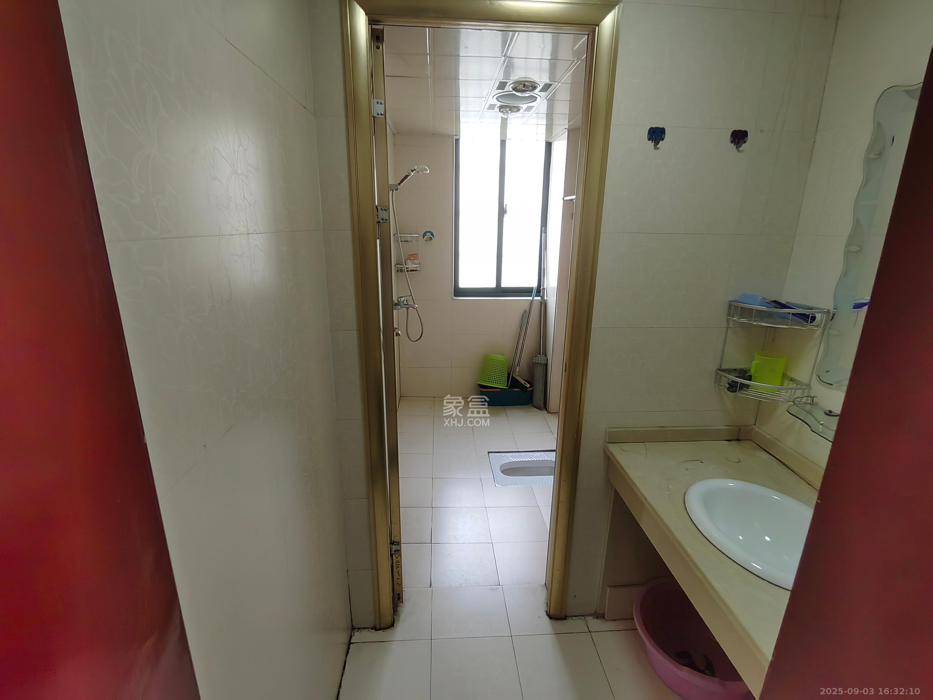 世纪桃花苑  3室2厅2卫    2600.0元/月 世纪桃花苑  3室2厅2卫    2600.0元/月室内图