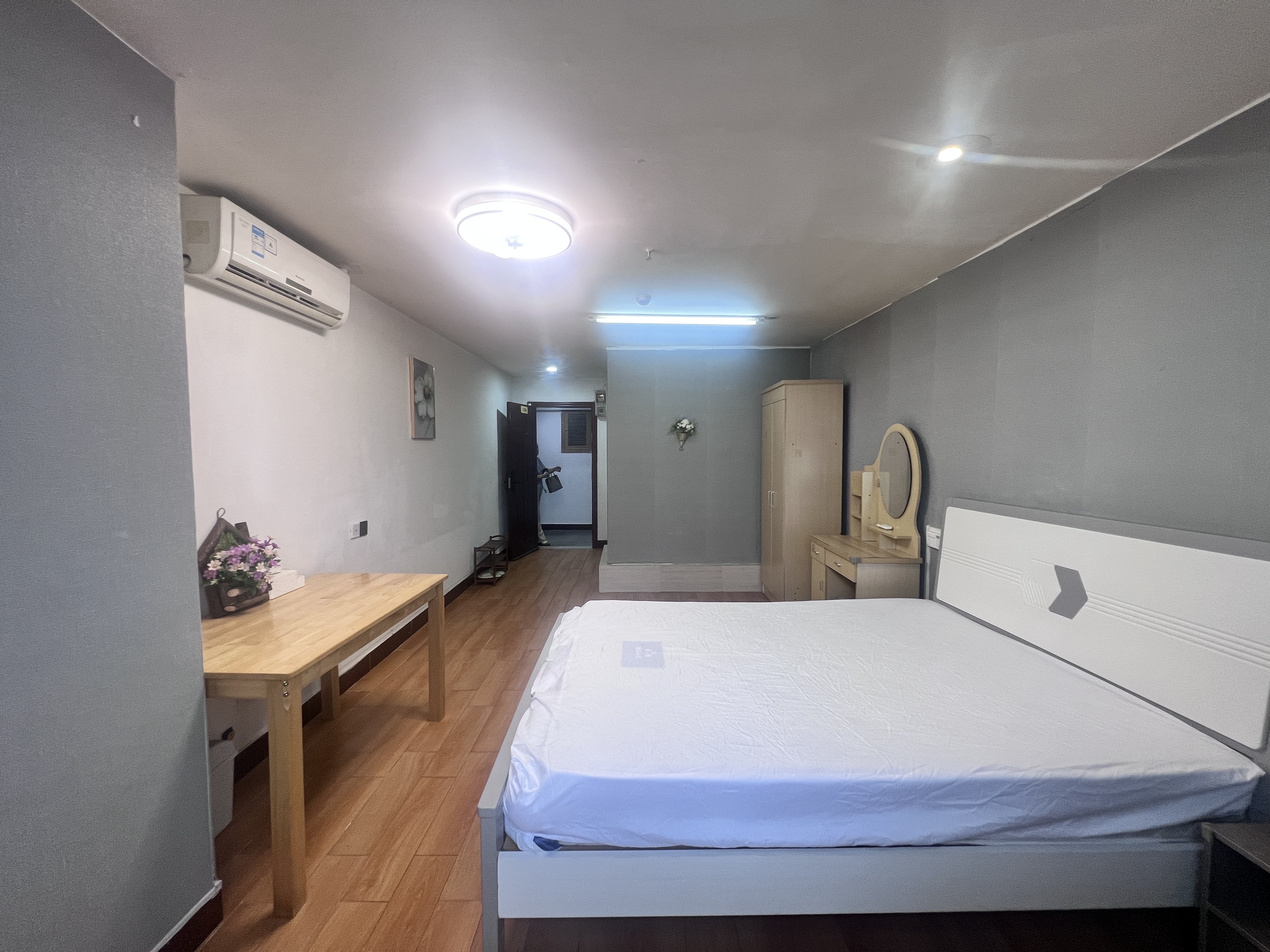 鸿泰大厦 1室1厅1卫 1300.0元/月 鸿泰大厦 1室1厅1卫 1300.0元/月室内图