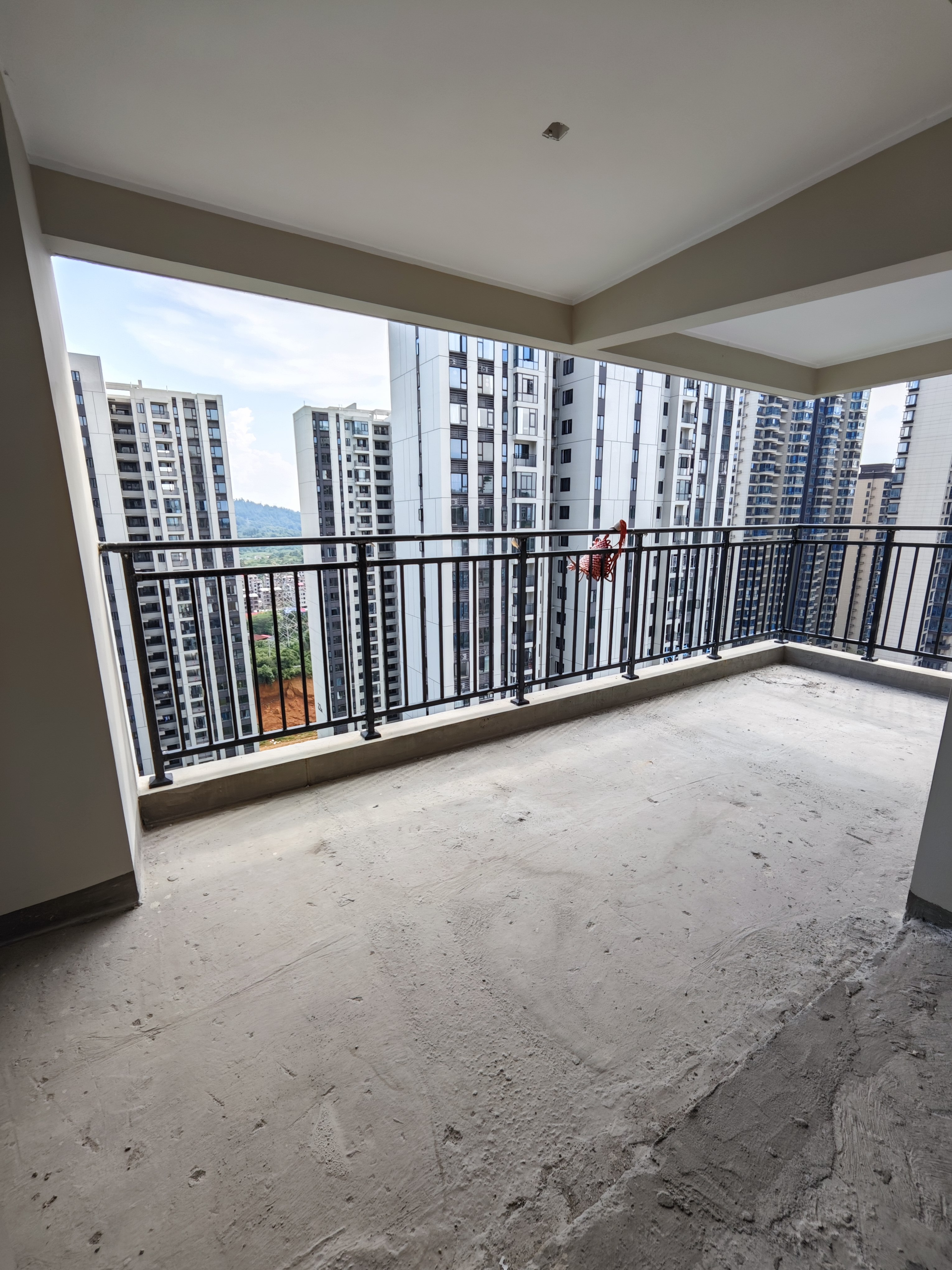 碧桂园正央时代 3室2厅2卫 56.8万 碧桂园正央时代 3室2厅2卫 56.8万阳台