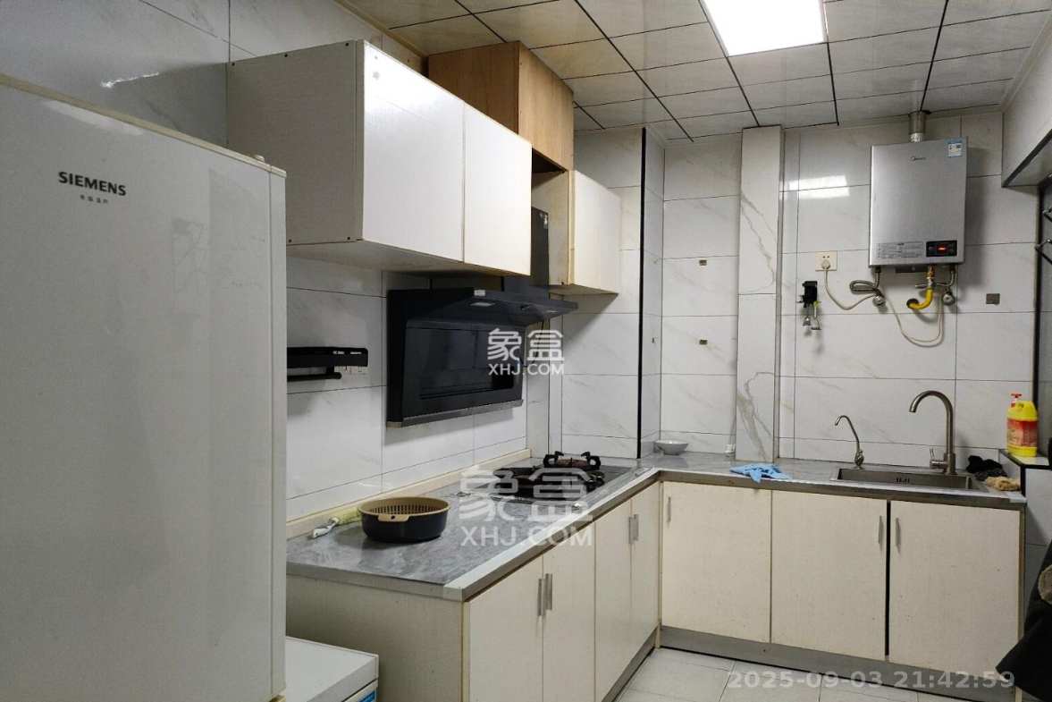 德润小区(丰升德润小区) 2室2厅1卫 2200.0元/月 德润小区(丰升德润小区) 2室2厅1卫 2200.0元/月室内图