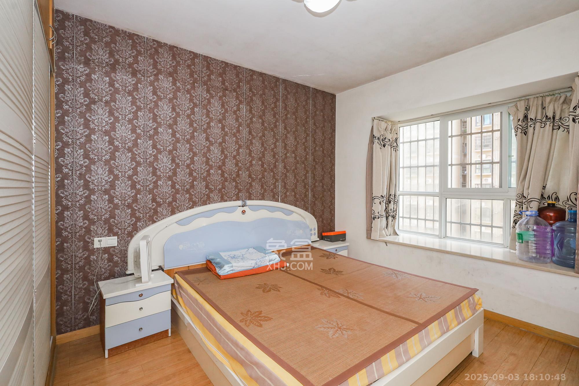 德润园  4室2厅2卫    109.0万 德润园  4室2厅2卫    109.0万卧室