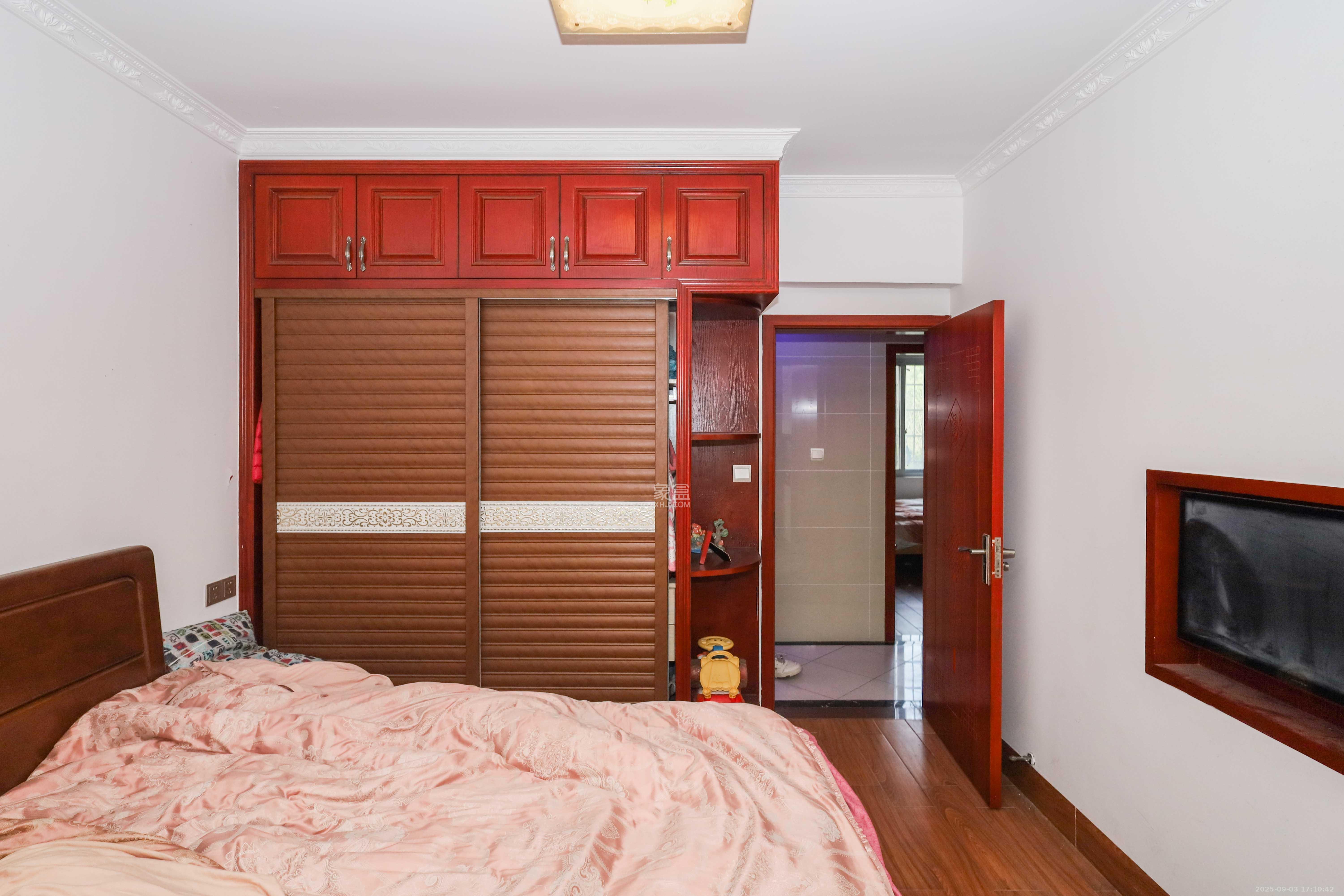 和沁园  4室2厅2卫    68.0万卧室