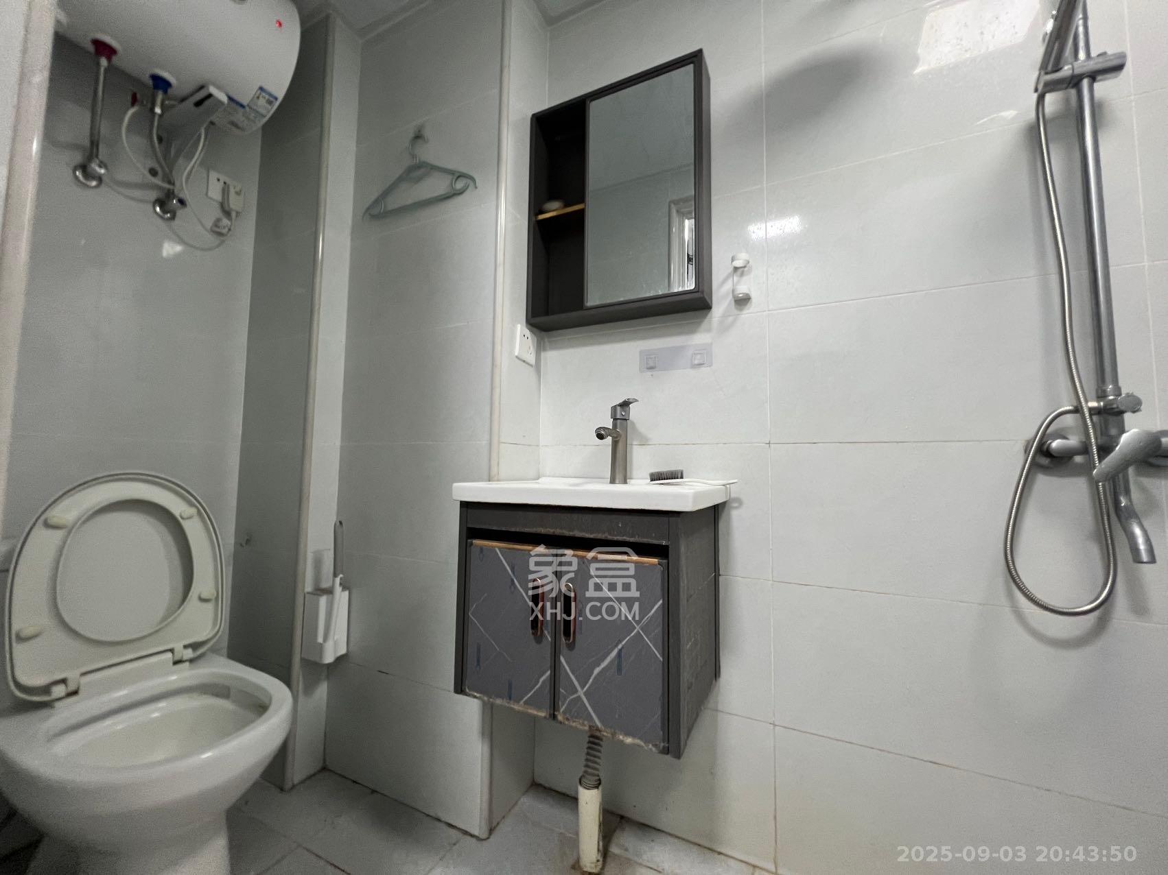 保利麓谷林语I区  1室1厅1卫    1350.0元/月室内图