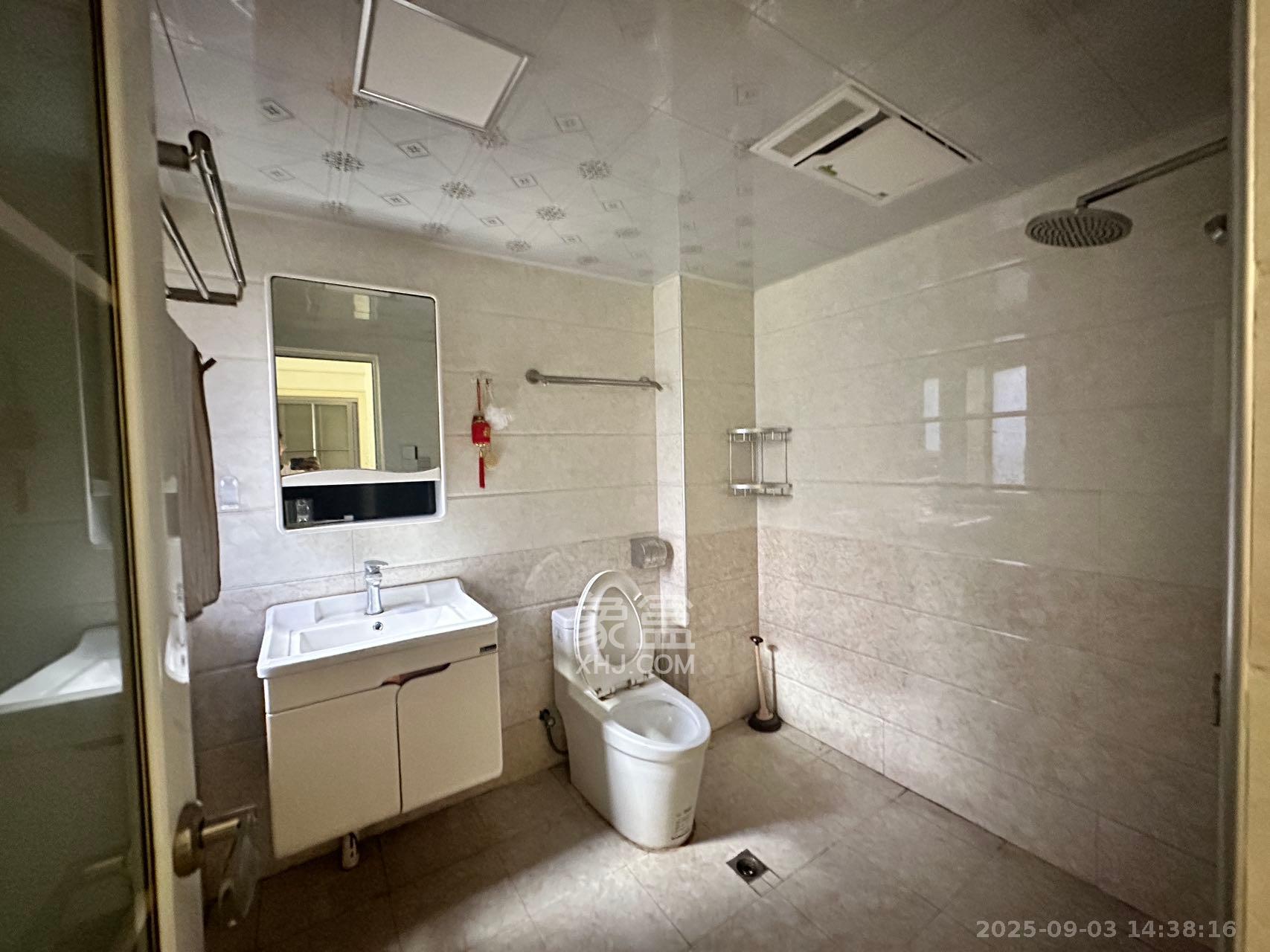 丽发新城  1室2厅2卫    2000.0元/月室内图