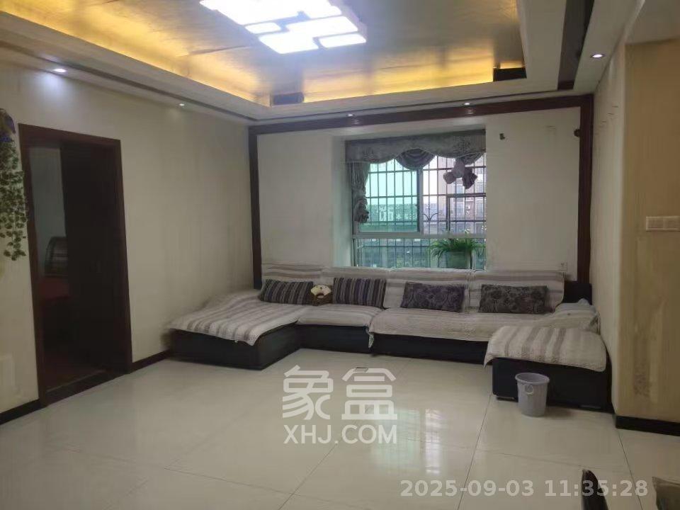 中南汽车世界  3室2厅1卫    1600.0元/月