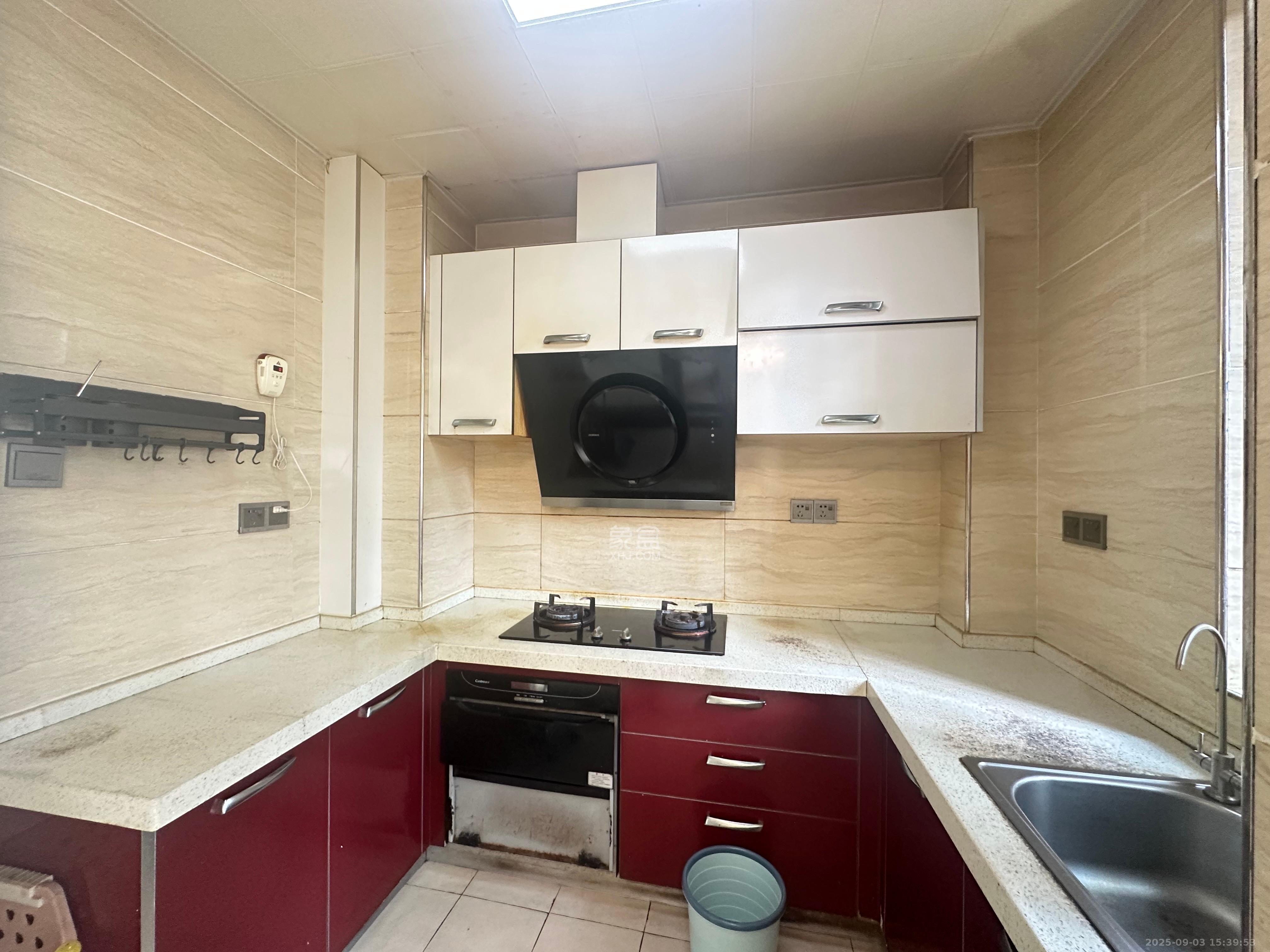 泊林晶城 3室2厅2卫 2600.0元/月 泊林晶城 3室2厅2卫 2600.0元/月室内图