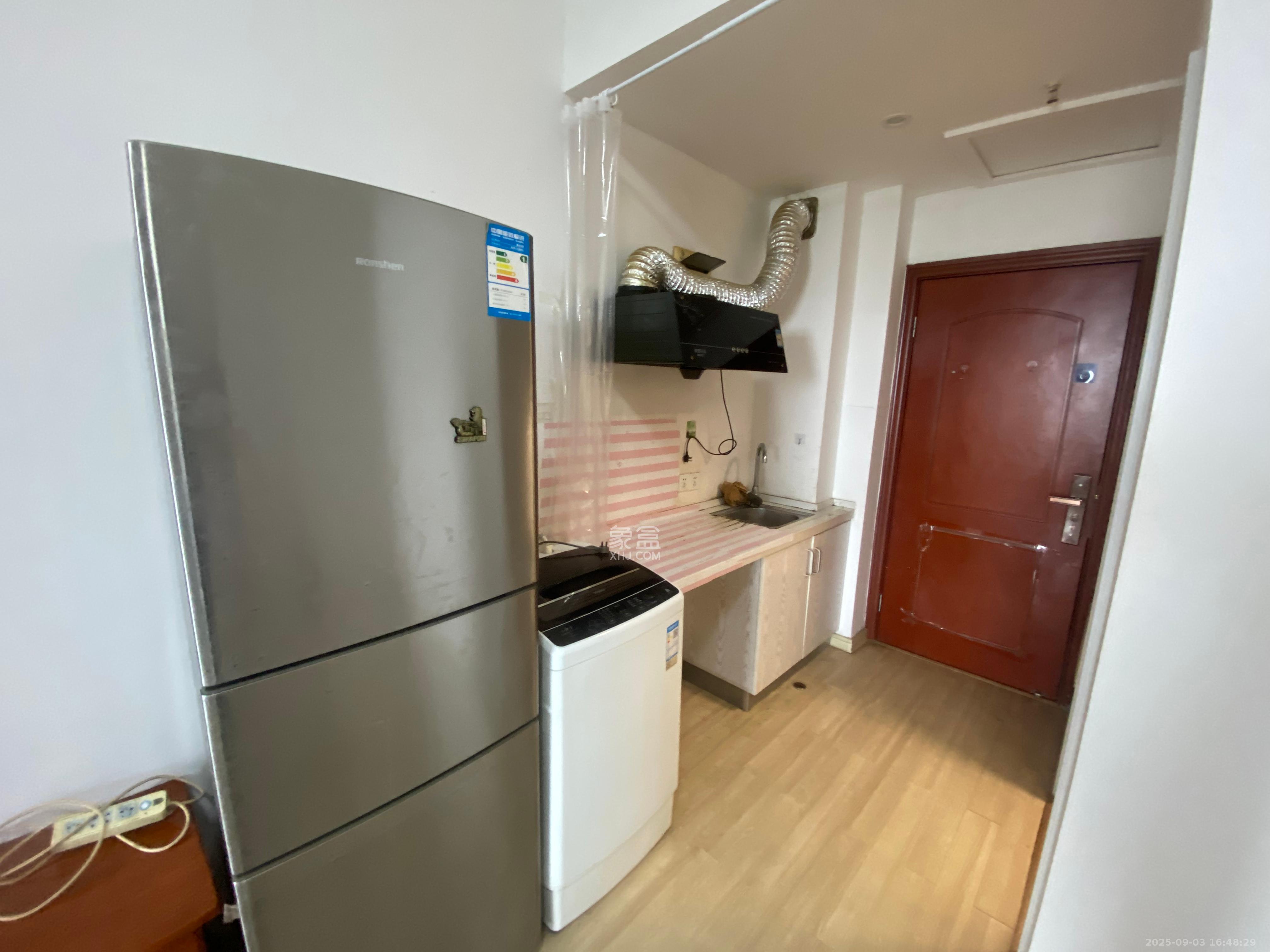 塞纳公馆 1室1厅1卫 1100.00元/月 塞纳公馆 1室1厅1卫 1100.00元/月室内图