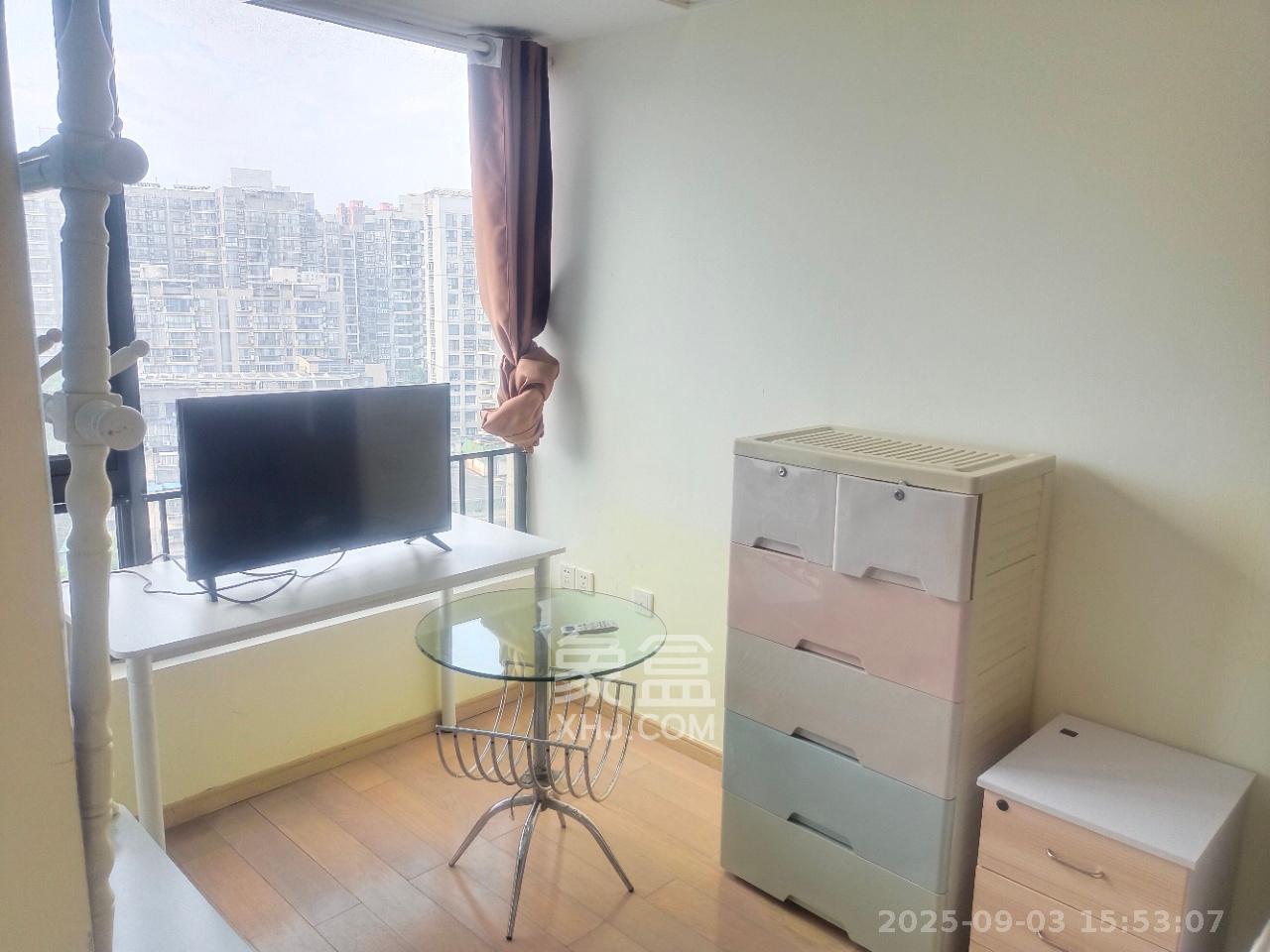 万科金色家园  1室1厅1卫    1500.0元/月 万科金色家园  1室1厅1卫    1500.0元/月室内图