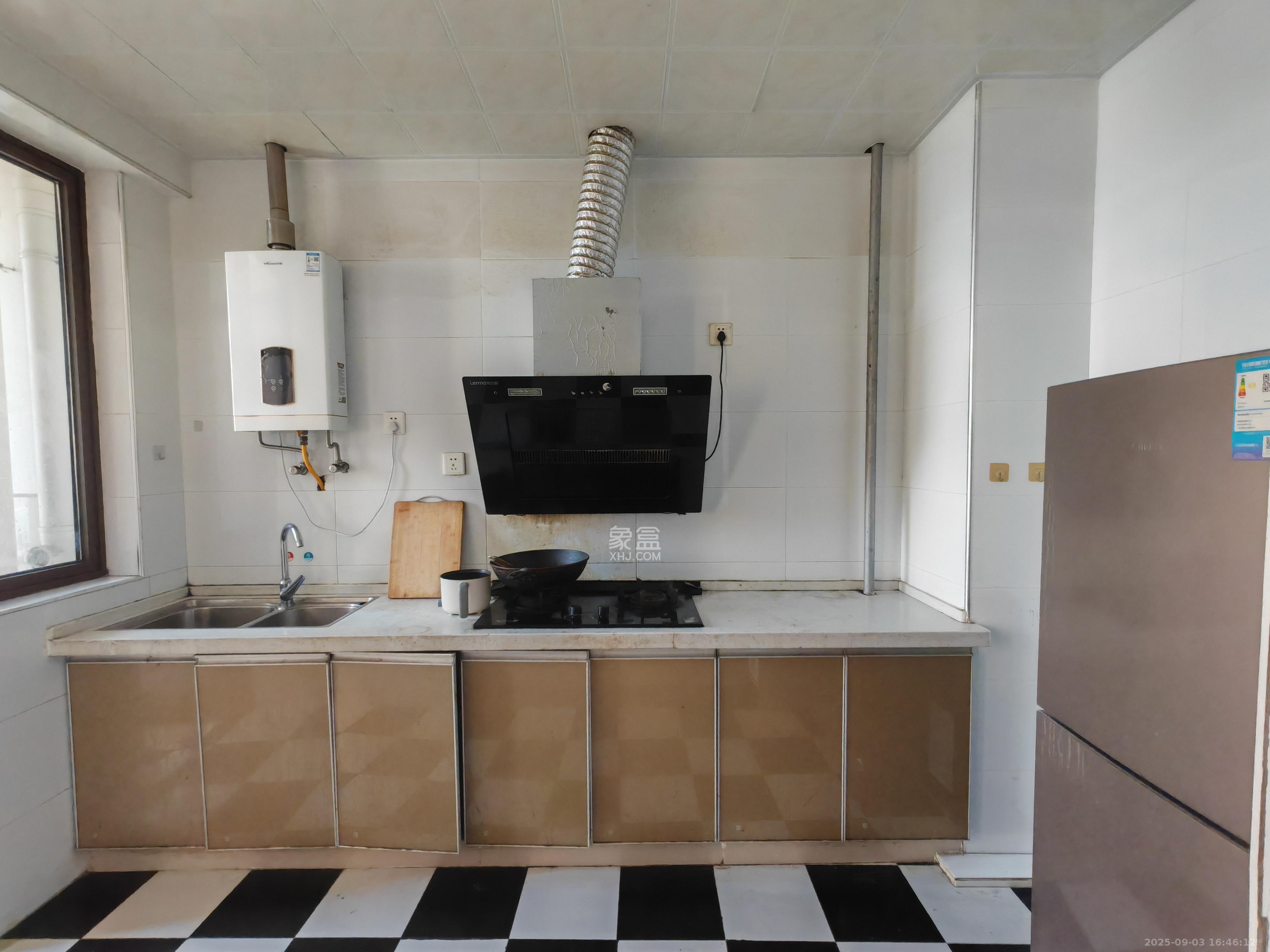 世茂外滩里(世茂铂翠湾三期)  4室2厅2卫    4000.0元/月 世茂外滩里(世茂铂翠湾三期)  4室2厅2卫    4000.0元/月室内图