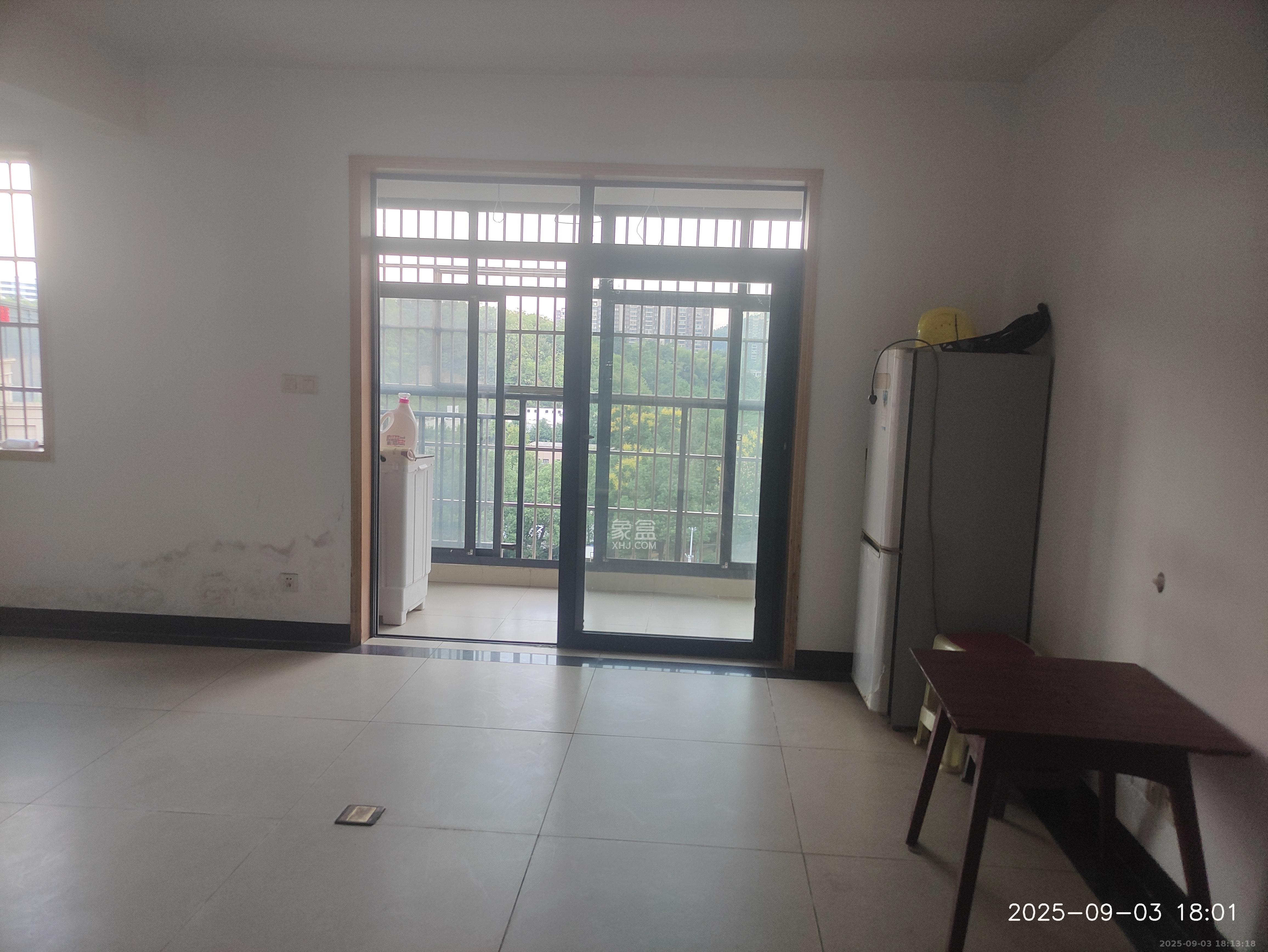 华龙家园（和泰家园）  3室2厅2卫    2800.0元/月室内图