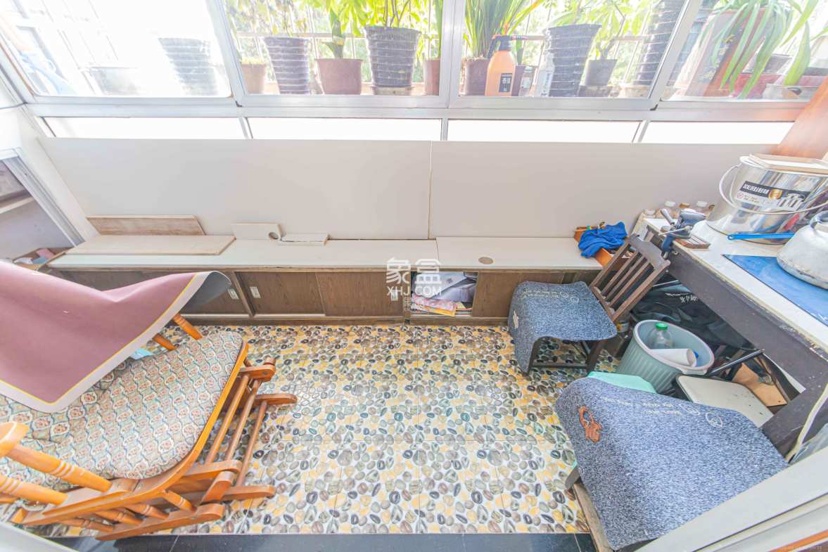 九峰小区(一二三四区)  4室2厅2卫    200.0万 九峰小区(一二三四区)  4室2厅2卫    200.0万阳台