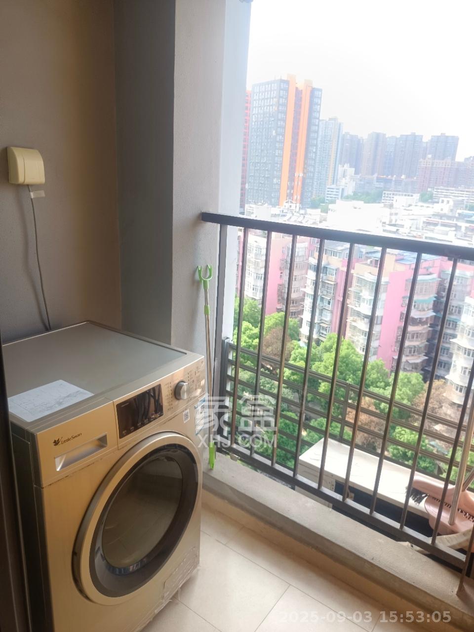 万科金色家园  1室1厅1卫    1500.0元/月 万科金色家园  1室1厅1卫    1500.0元/月室内图