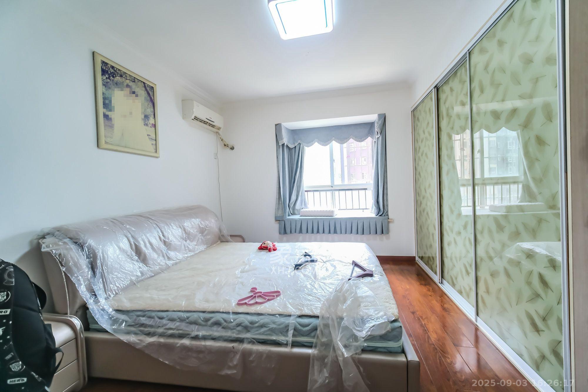 世景华庭 4室2厅2卫 2000.0元/月 世景华庭 4室2厅2卫 2000.0元/月室内图