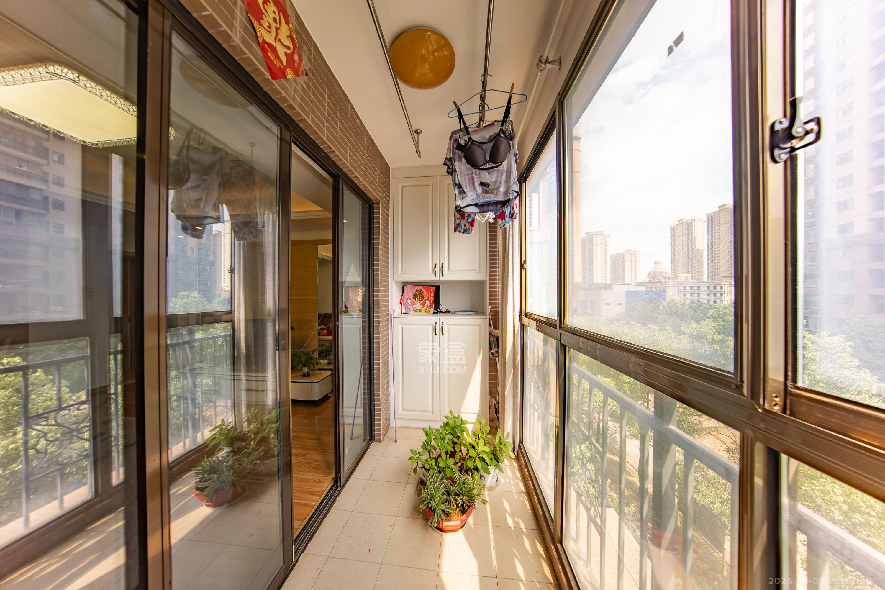 江山帝景哈佛  3室2厅1卫    68.5万 江山帝景哈佛  3室2厅1卫    68.5万阳台