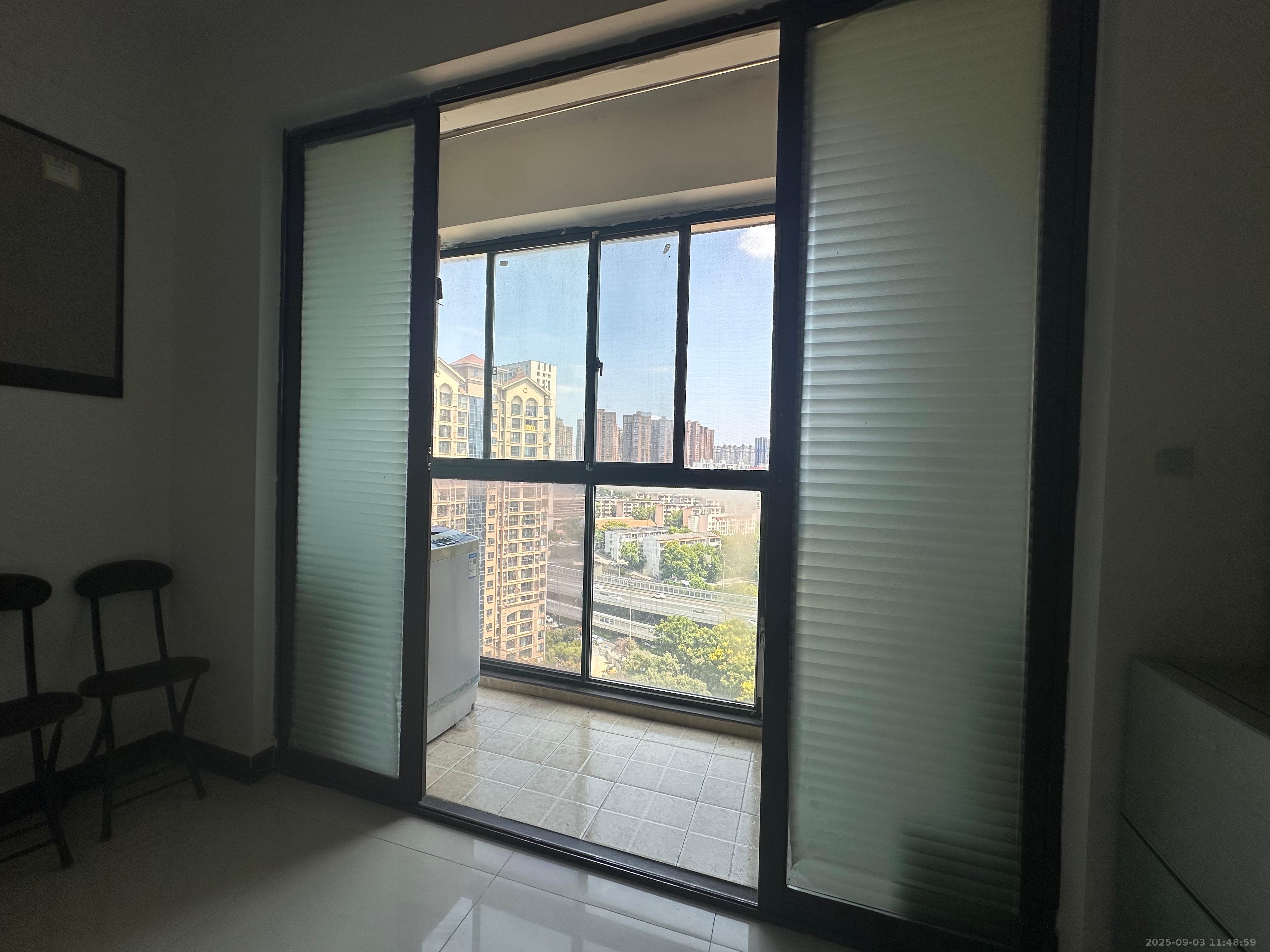 钱隆樽品(一、二、三期)  1室1厅1卫    1400.0元/月室内图