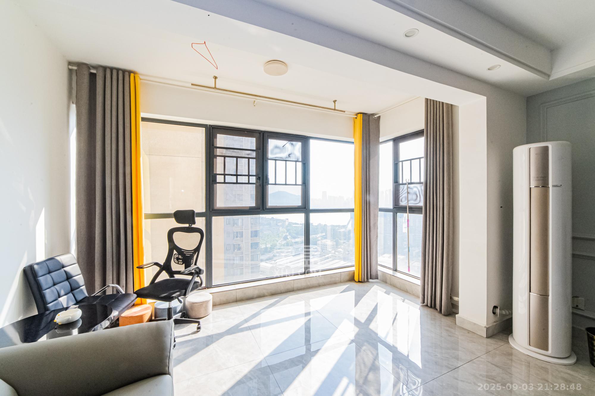 北辰三角洲E7区  4室2厅2卫    258.0万 北辰三角洲E7区  4室2厅2卫    258.0万阳台