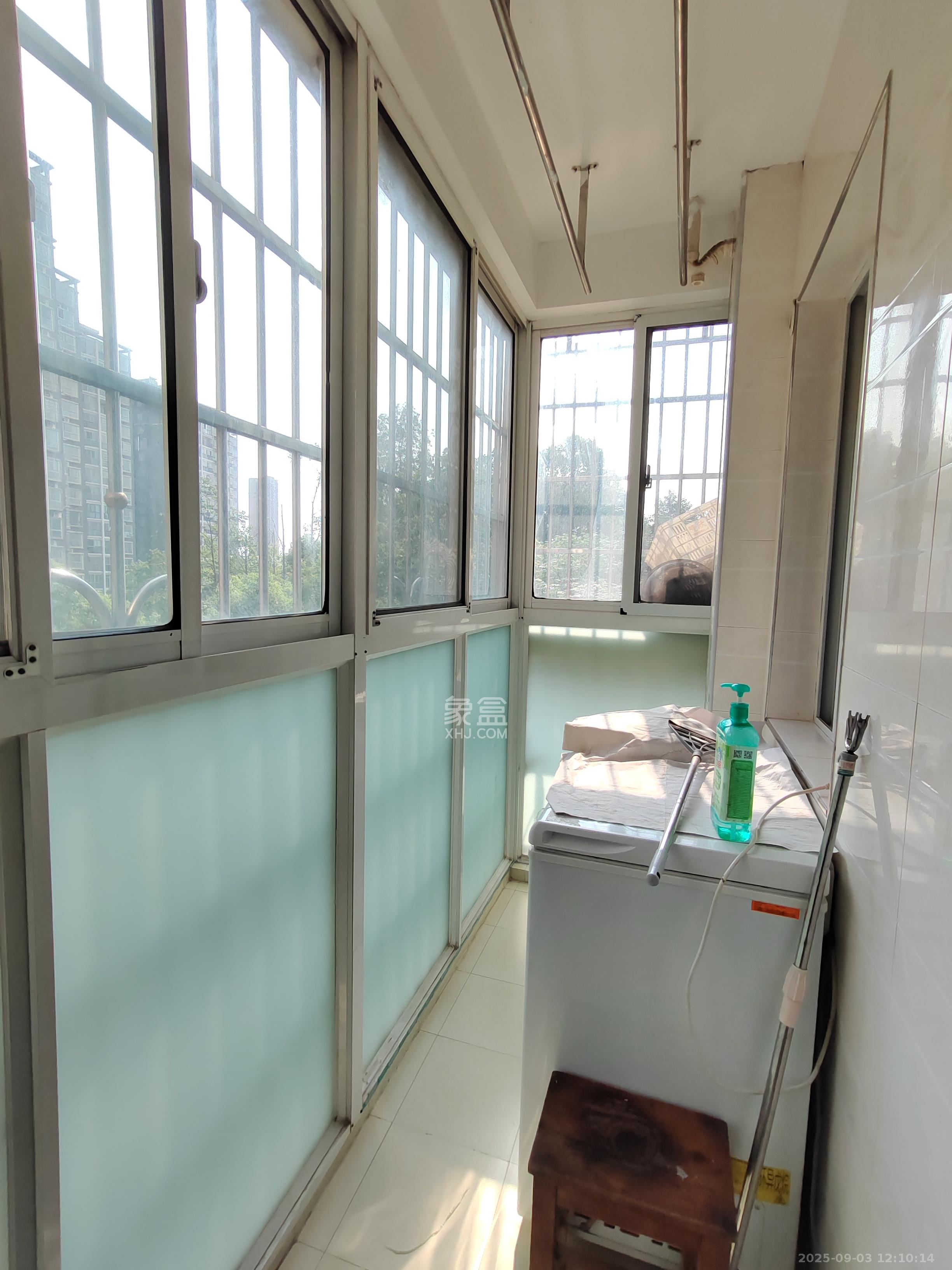 红树湾  3室2厅1卫   2000.00元/月室内图