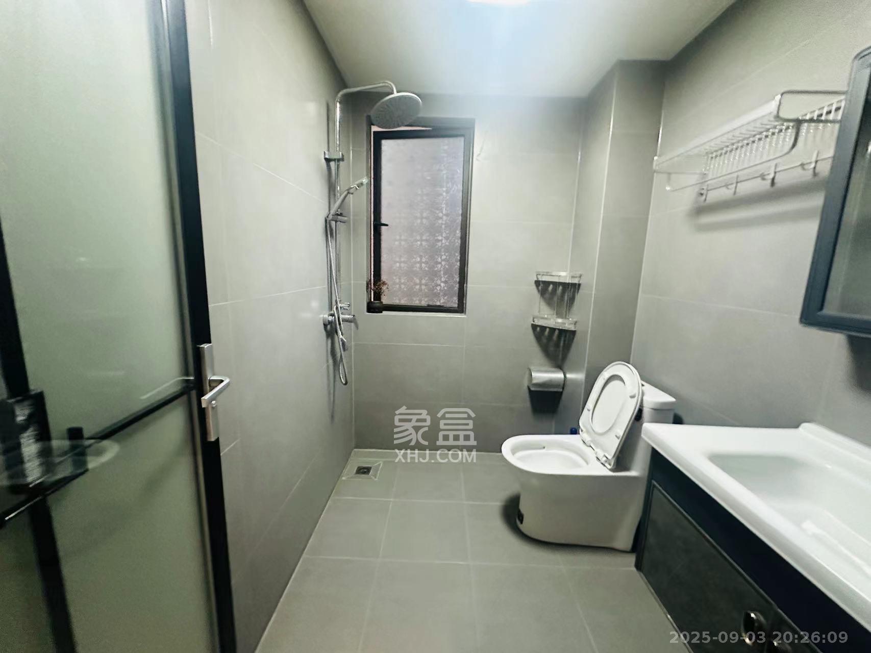 国欣向荣府  4室2厅2卫    3300.0元/月室内图