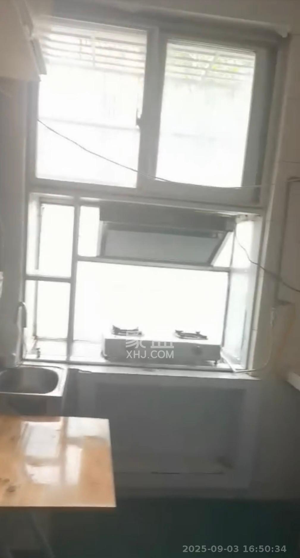 清水塘社区一中宿舍  3室1厅1卫    3800.0元/月 清水塘社区一中宿舍  3室1厅1卫    3800.0元/月室内图