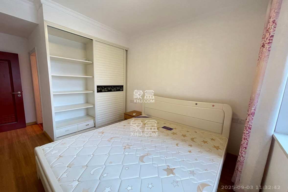 中南红领邦(红星嘉和苑)  3室2厅2卫    2400.0元/月 中南红领邦(红星嘉和苑)  3室2厅2卫    2400.0元/月室内图