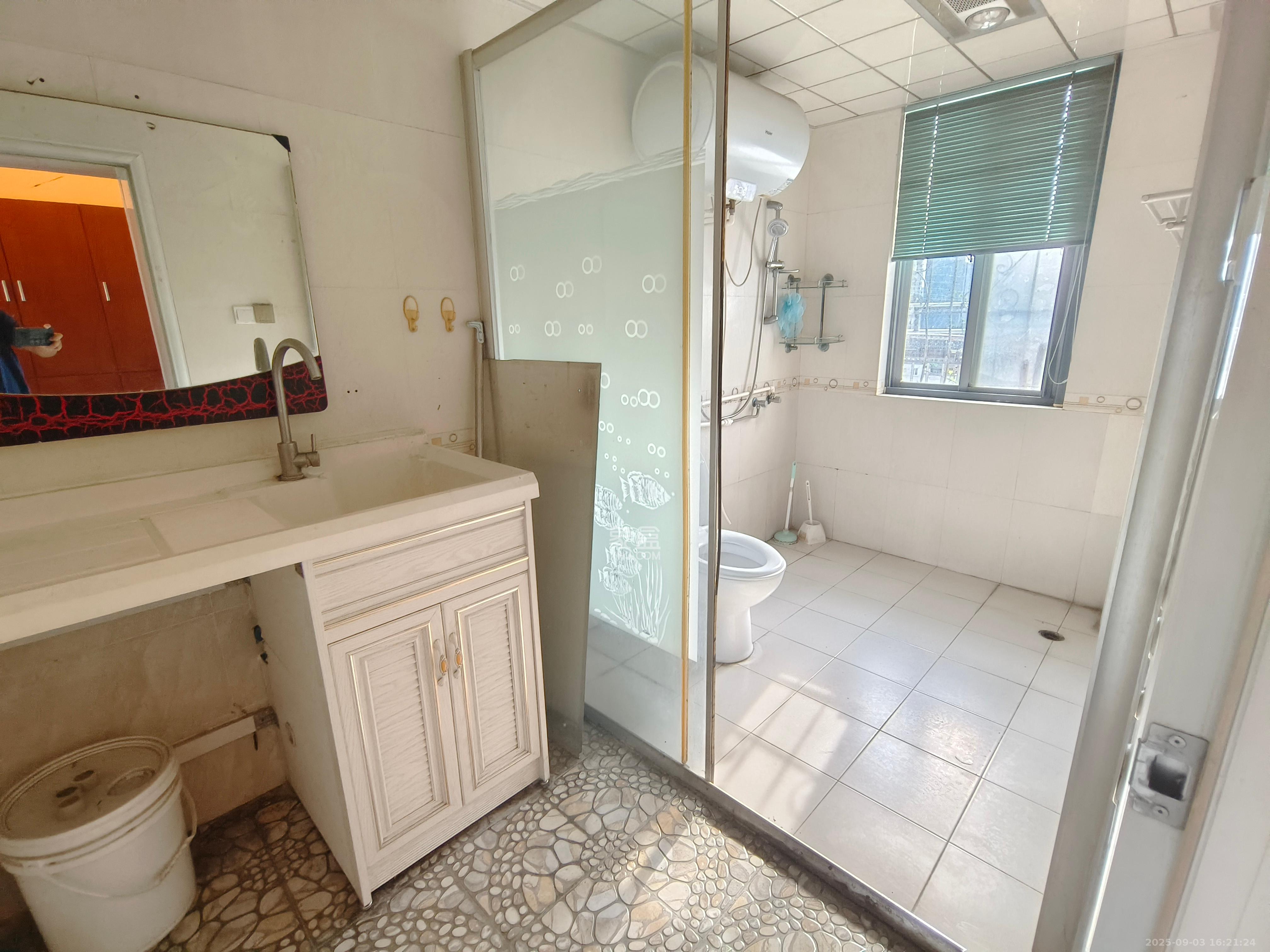 芙蓉苑 4室2厅3卫 3600.0元/月 芙蓉苑 4室2厅3卫 3600.0元/月室内图