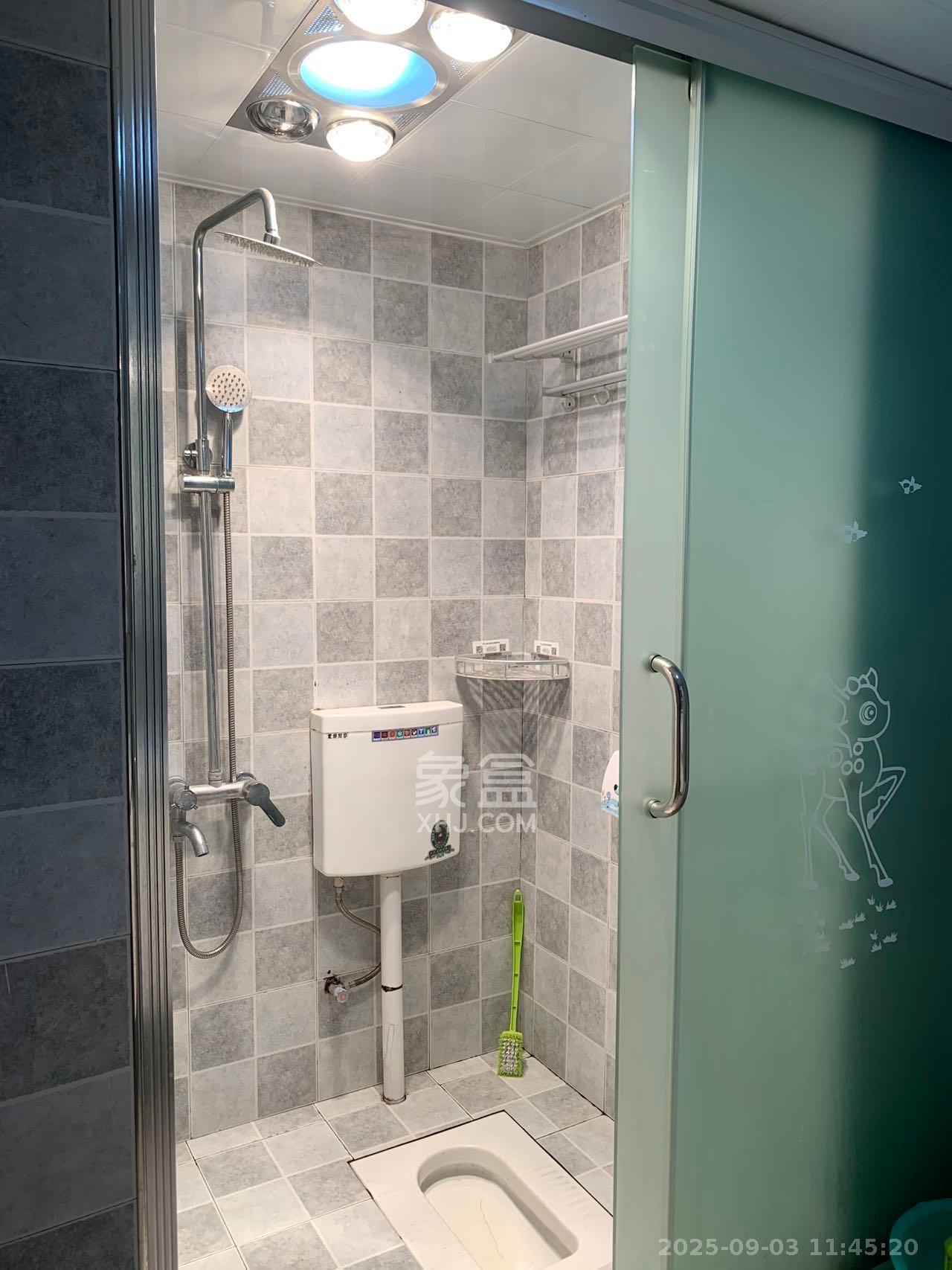 保利麓谷林语I区  1室1厅1卫    1400.0元/月室内图