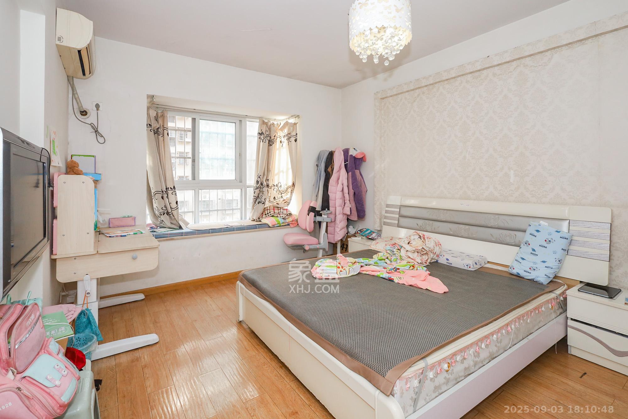 德润园  4室2厅2卫    109.0万 德润园  4室2厅2卫    109.0万卧室