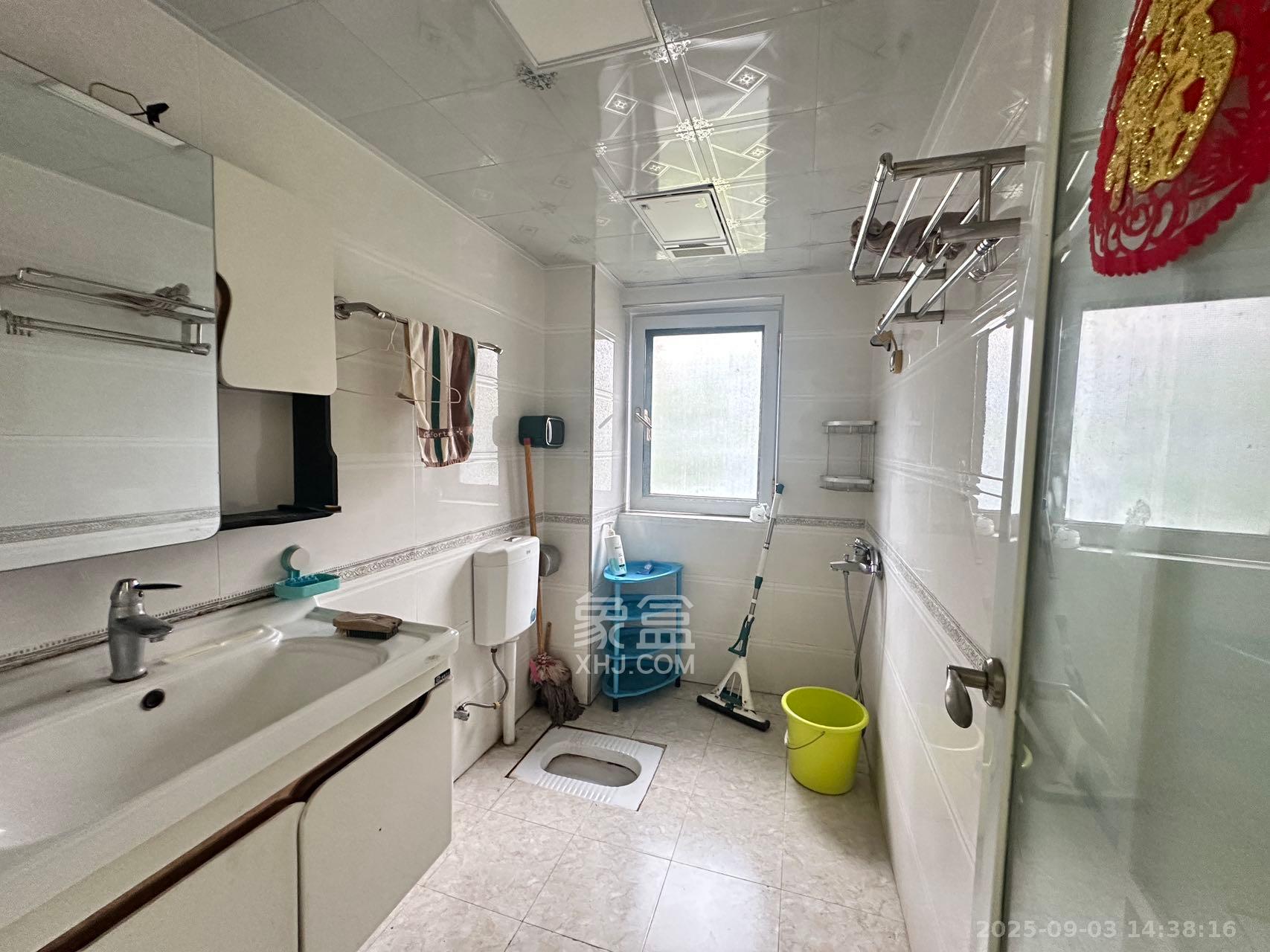 丽发新城  1室2厅2卫    2000.0元/月室内图