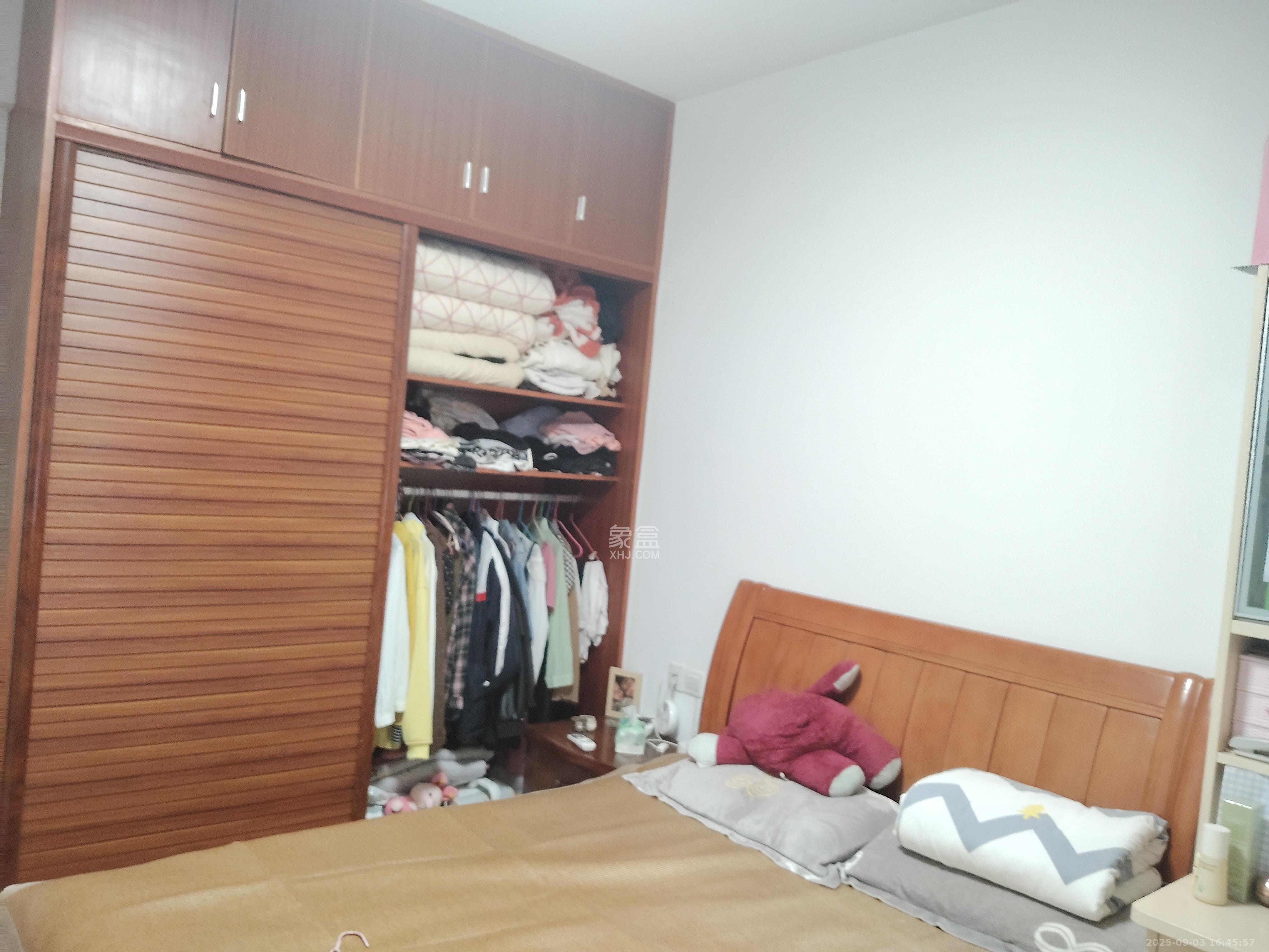 山水湾  3室2厅2卫   2300.00元/月室内图