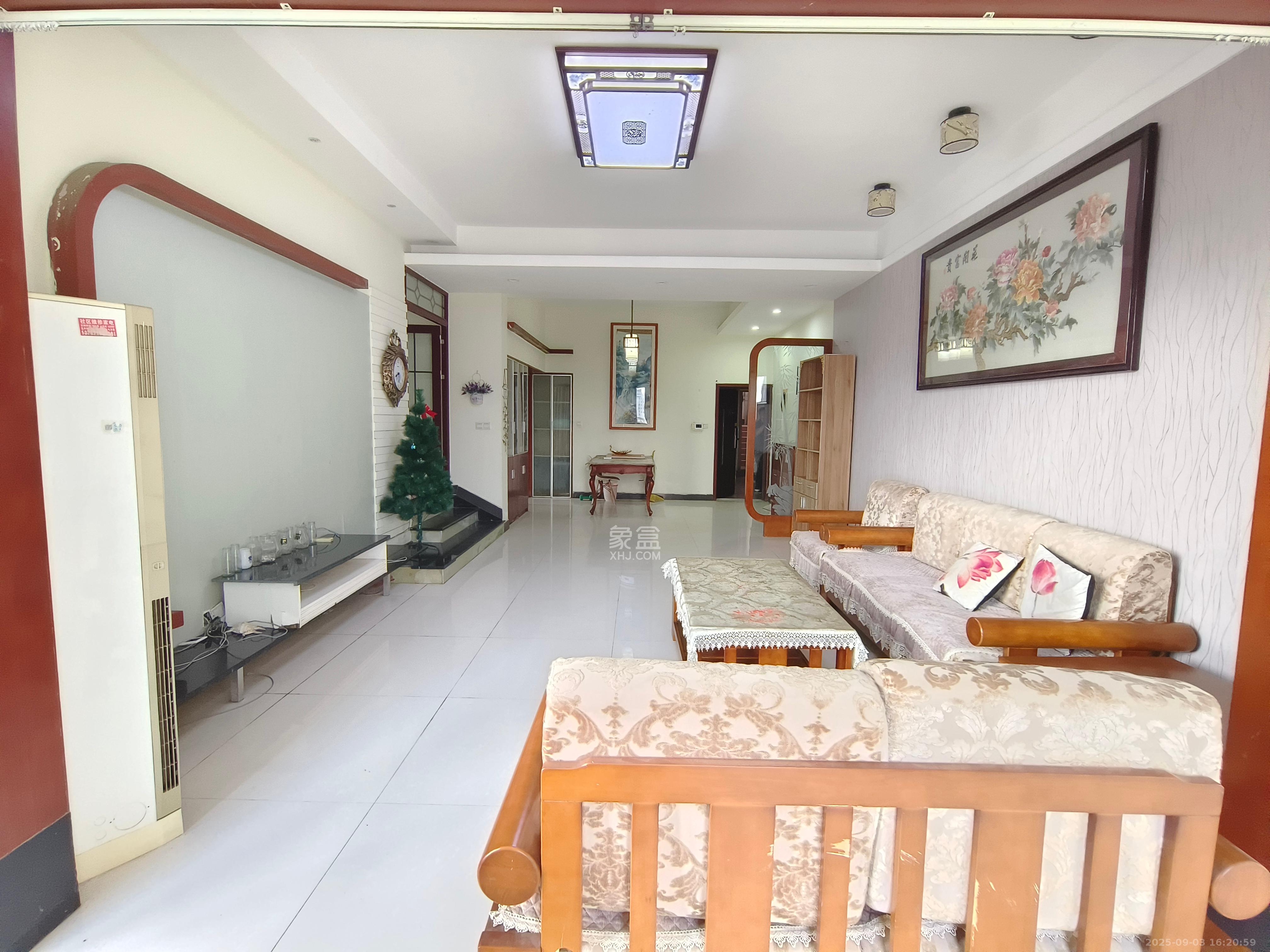 芙蓉苑 4室2厅3卫 3600.0元/月 芙蓉苑 4室2厅3卫 3600.0元/月室内图