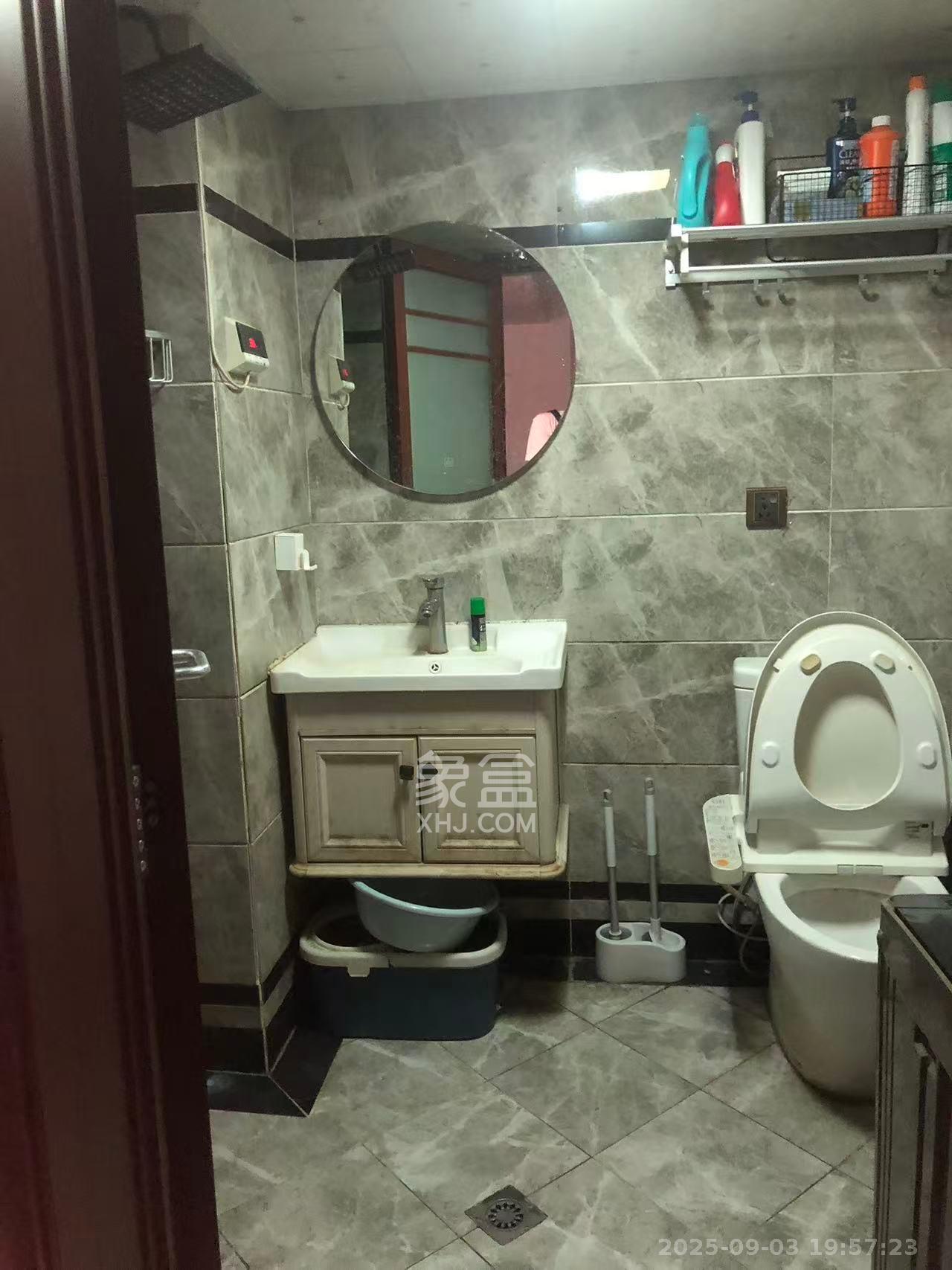 上城金都 1室1厅1卫 1800.0元/月 上城金都 1室1厅1卫 1800.0元/月室内图