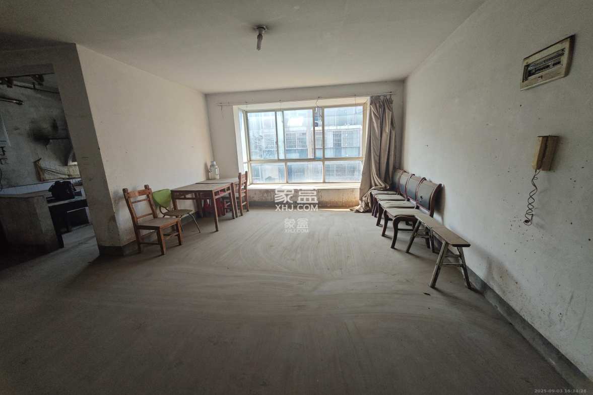 新星小区 4室2厅1卫 1000.0元/月 新星小区 4室2厅1卫 1000.0元/月室内图