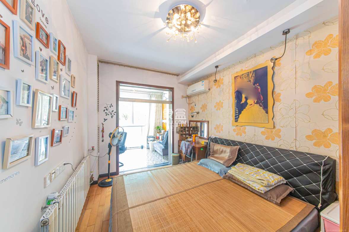 九峰小区(一二三四区)  4室2厅2卫    200.0万 九峰小区(一二三四区)  4室2厅2卫    200.0万卧室