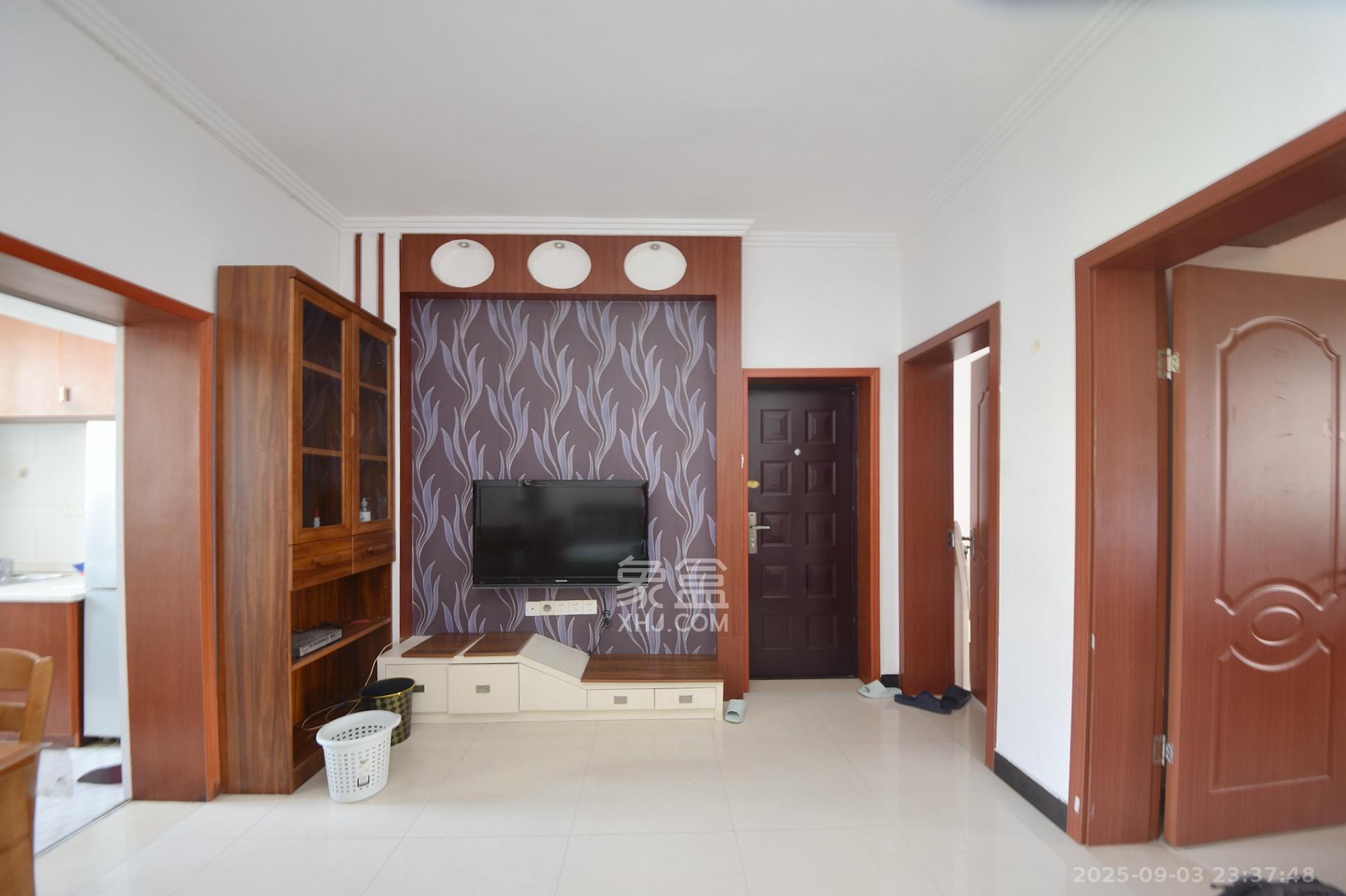 桂花二村  1室2厅1卫    35.0万客厅