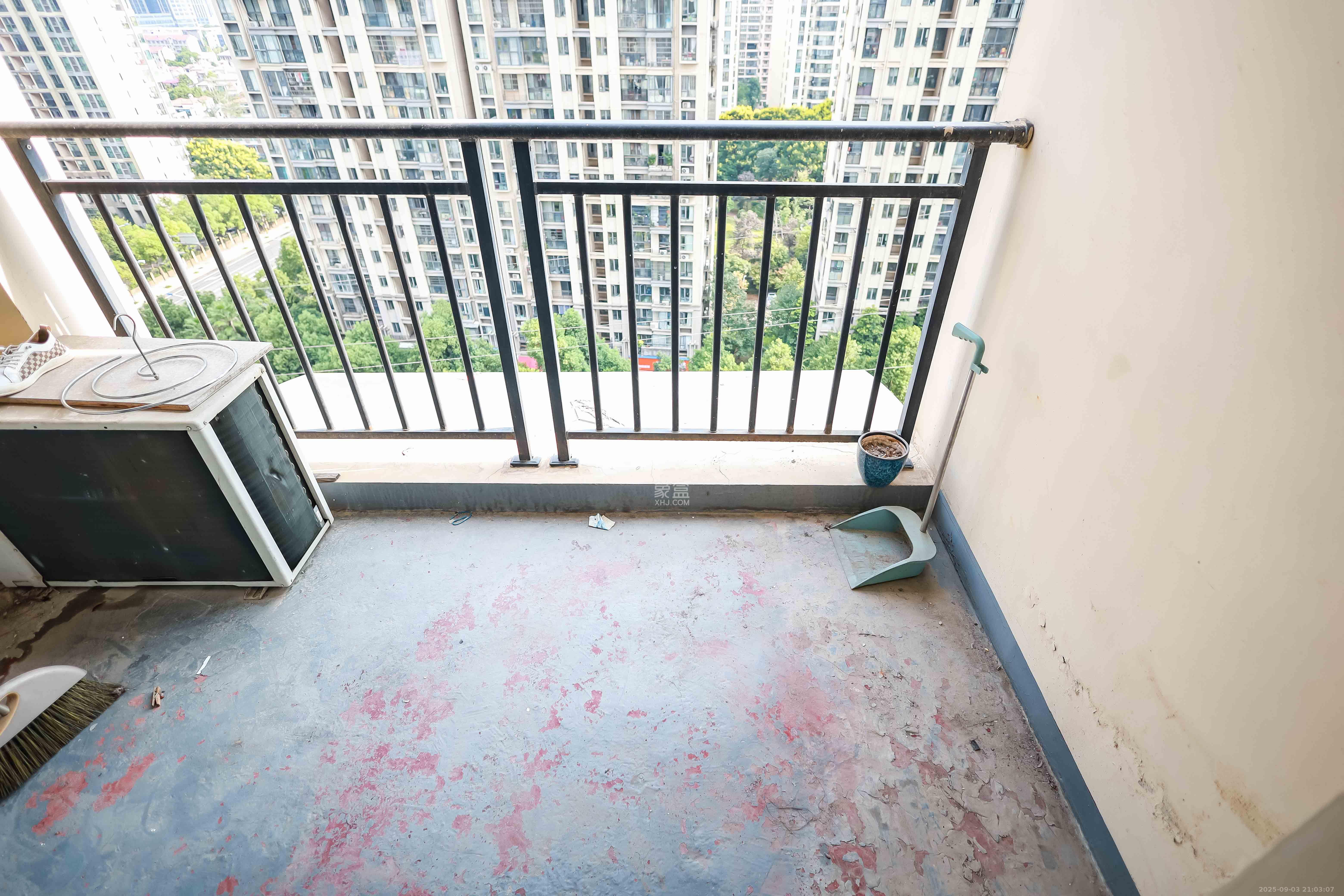 卓越蔚蓝海岸三期  2室2厅1卫    68.0万 卓越蔚蓝海岸三期  2室2厅1卫    68.0万阳台