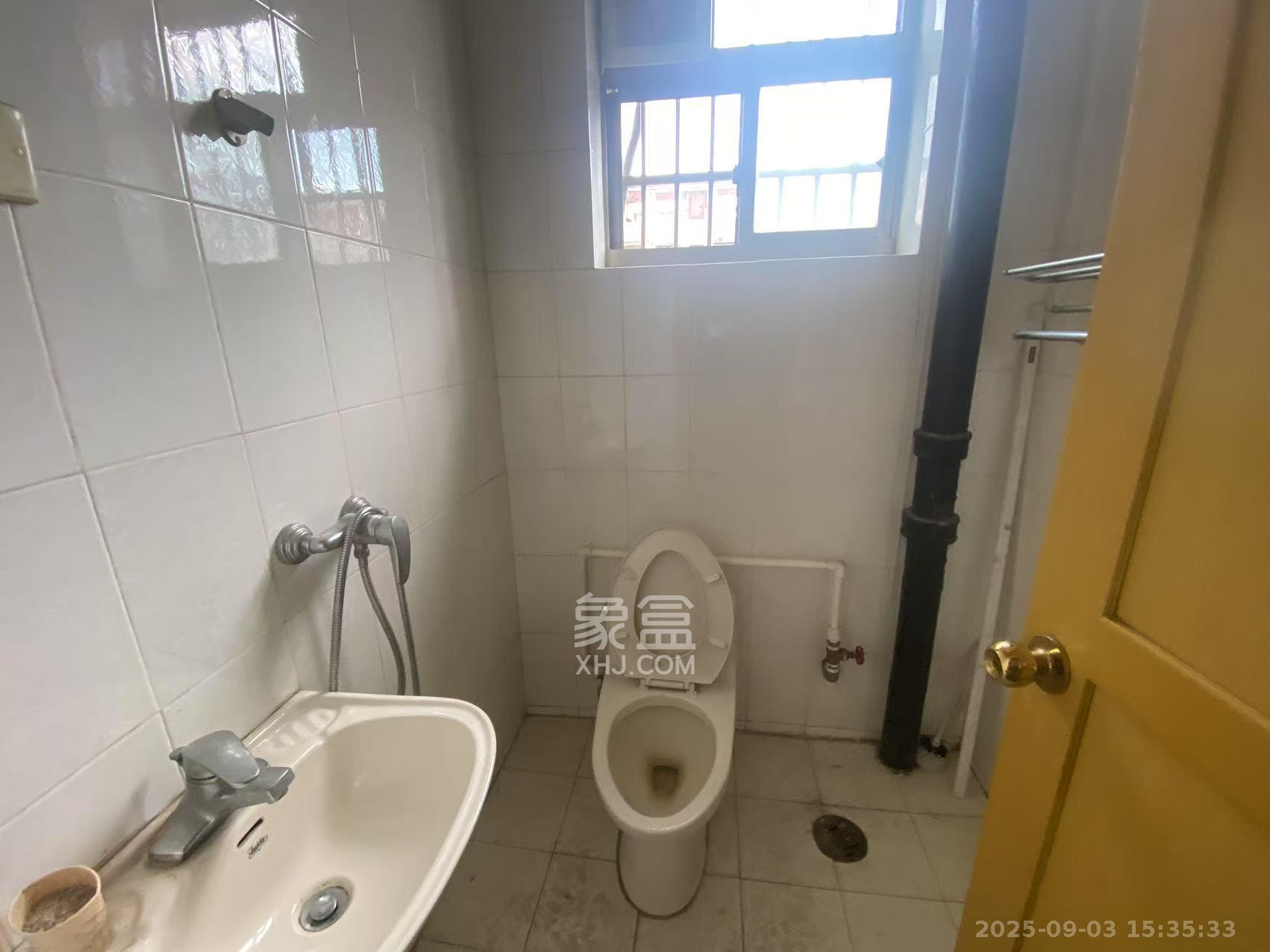 荷花园地税局宿舍  3室2厅1卫   2500.00元/月室内图