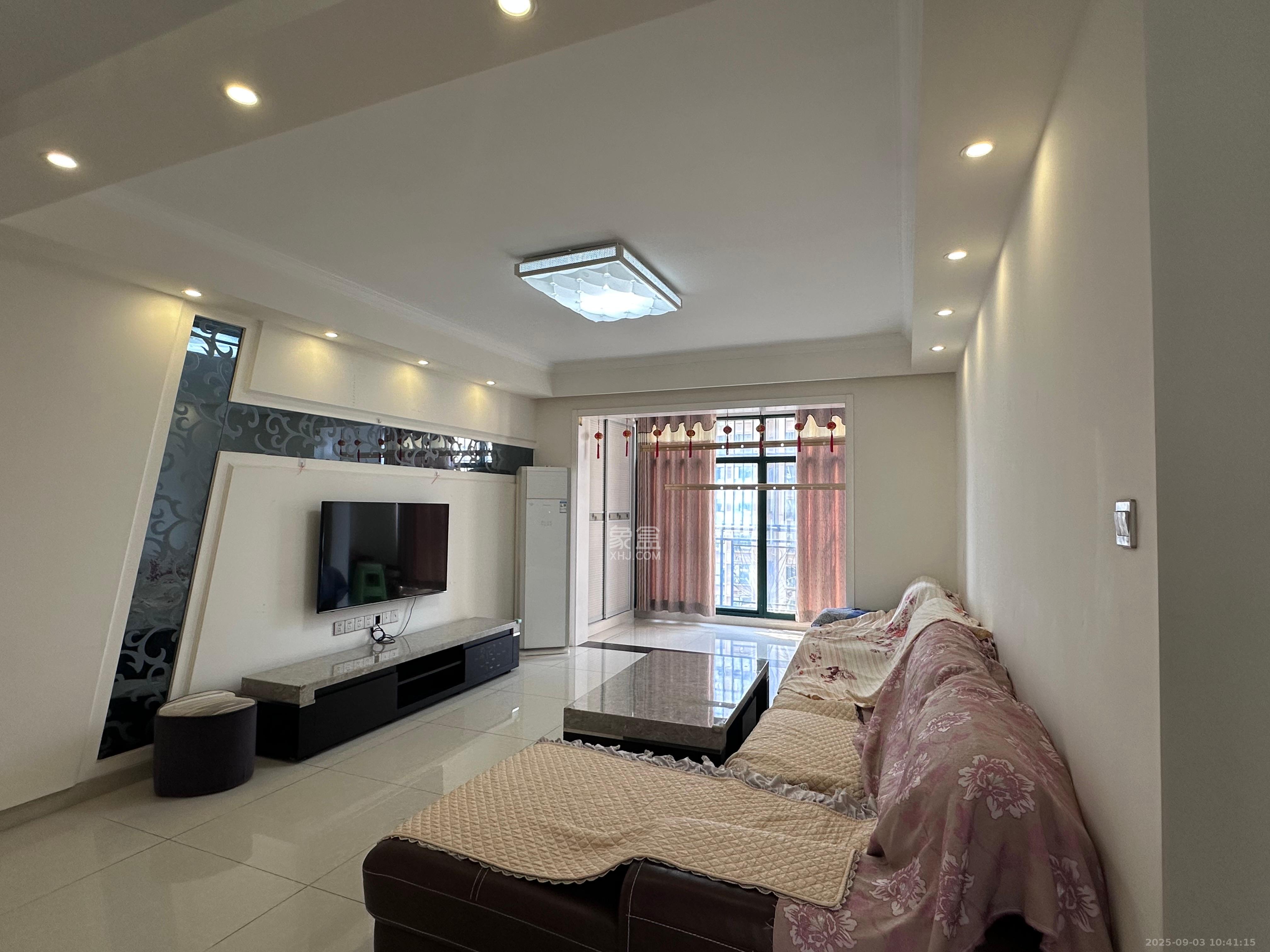 富基世纪公园 4室2厅1卫 2300.0元/月 富基世纪公园 4室2厅1卫 2300.0元/月室内图