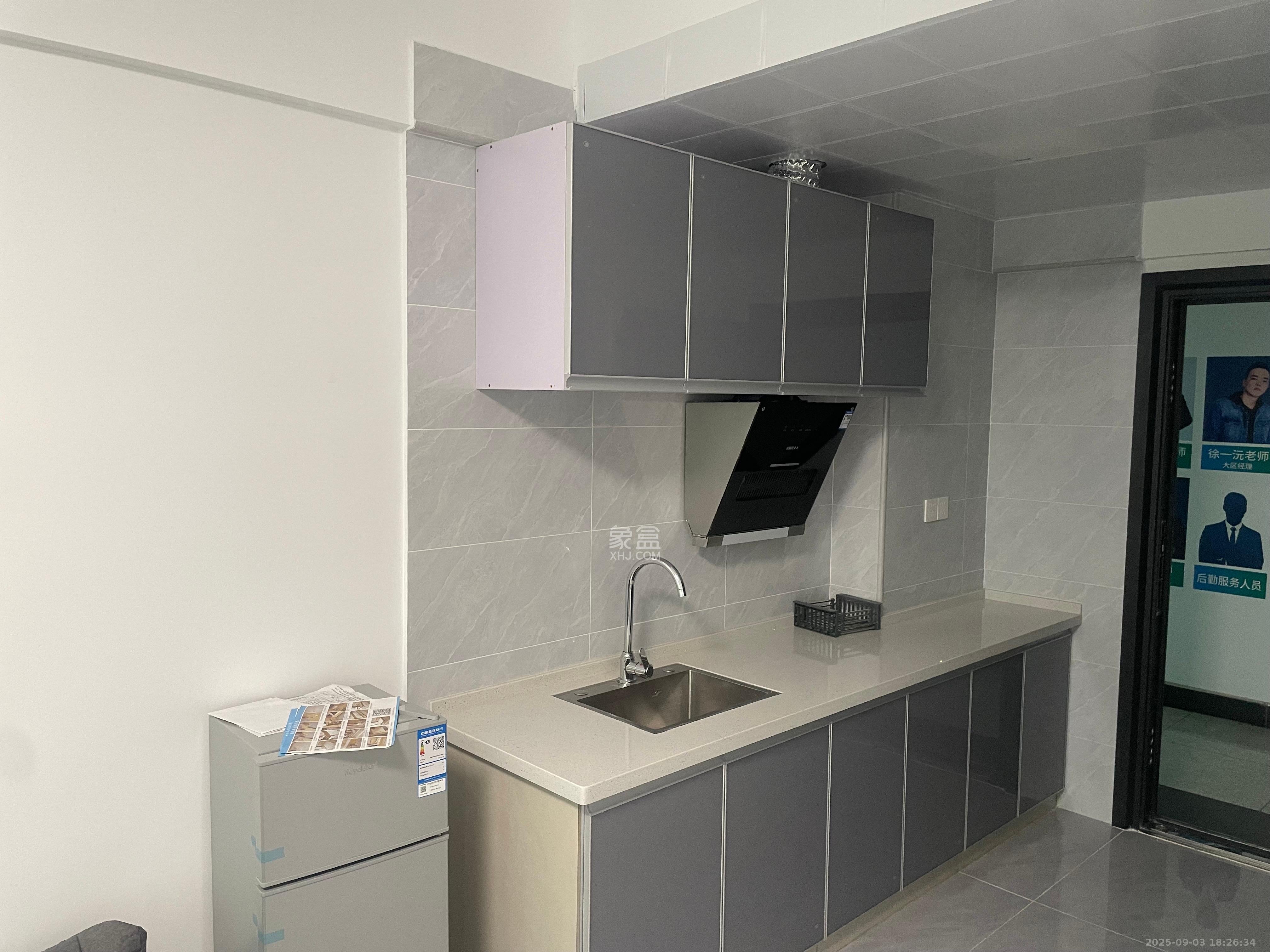 湘域中央  1室1厅1卫    2200.0元/月室内图