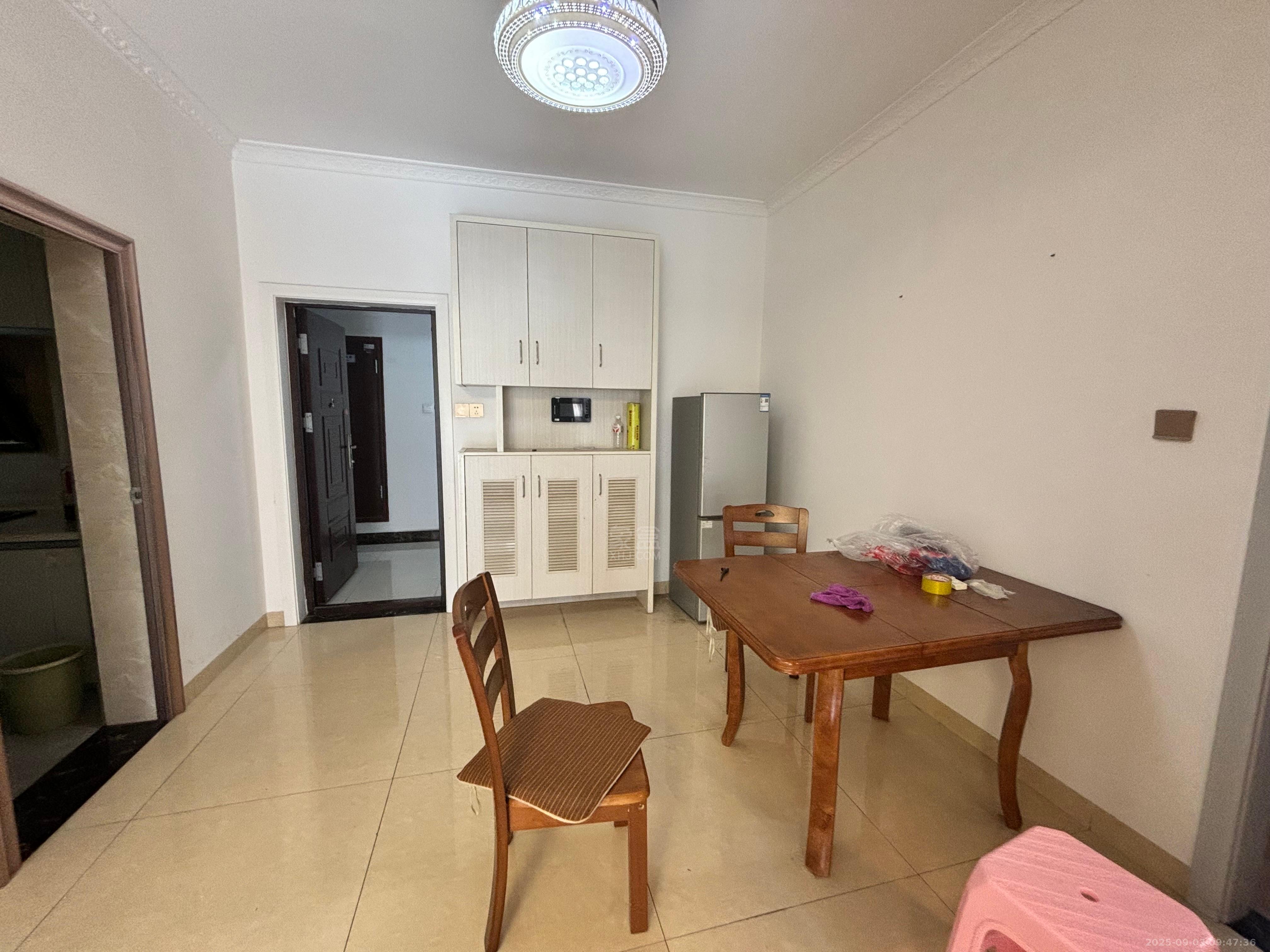 栗雨香堤 2室2厅1卫 1600.0元/月 栗雨香堤 2室2厅1卫 1600.0元/月室内图