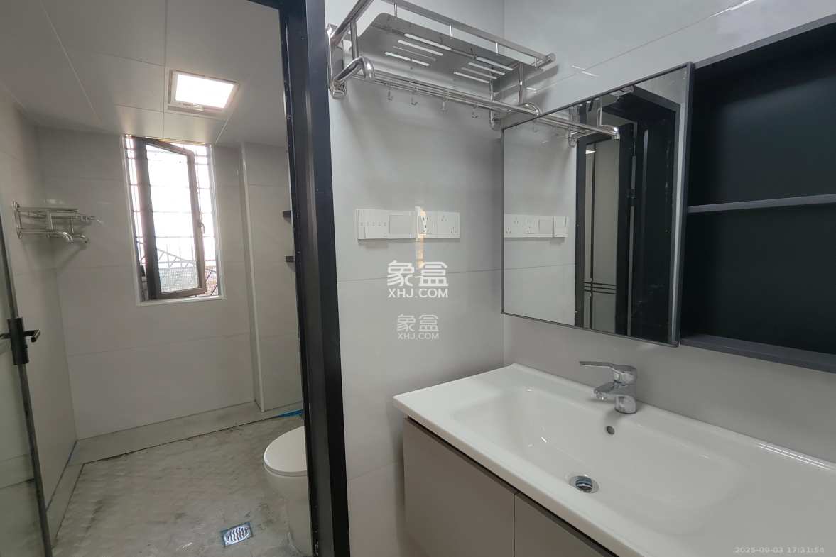 叠彩兰亭 3室2厅2卫 2650.0元/月 叠彩兰亭 3室2厅2卫 2650.0元/月室内图