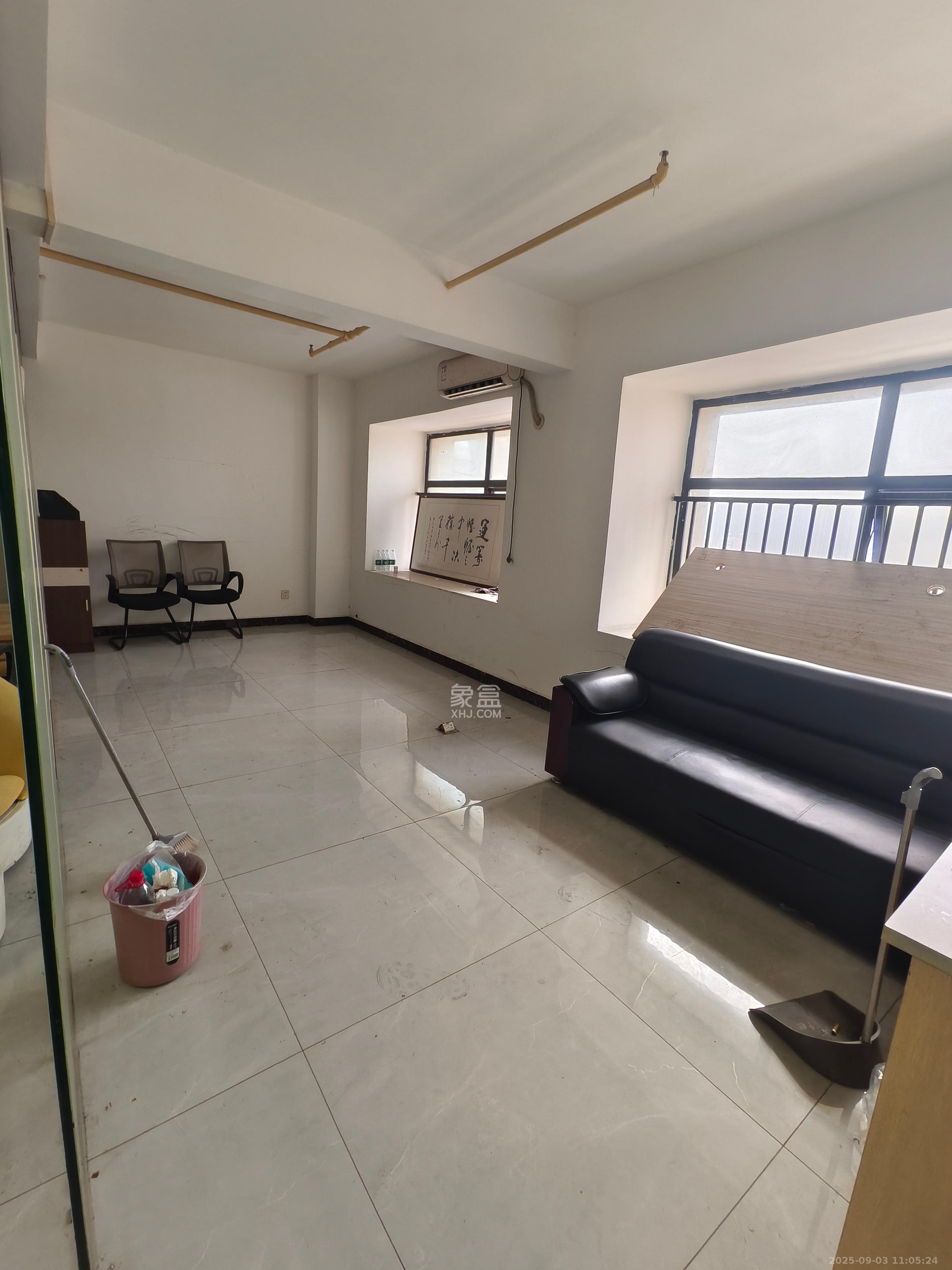 蓝湾国际广场  2室1厅1卫    3500.0元/月 蓝湾国际广场  2室1厅1卫    3500.0元/月室内图