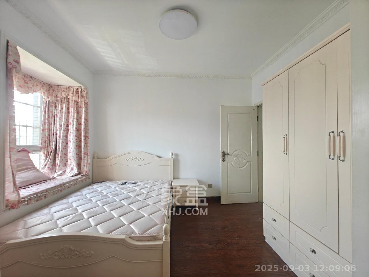 嘉盛华庭(一期、二期、三期) 3室2厅4卫 2700.0元/月 嘉盛华庭(一期、二期、三期) 3室2厅4卫 2700.0元/月室内图