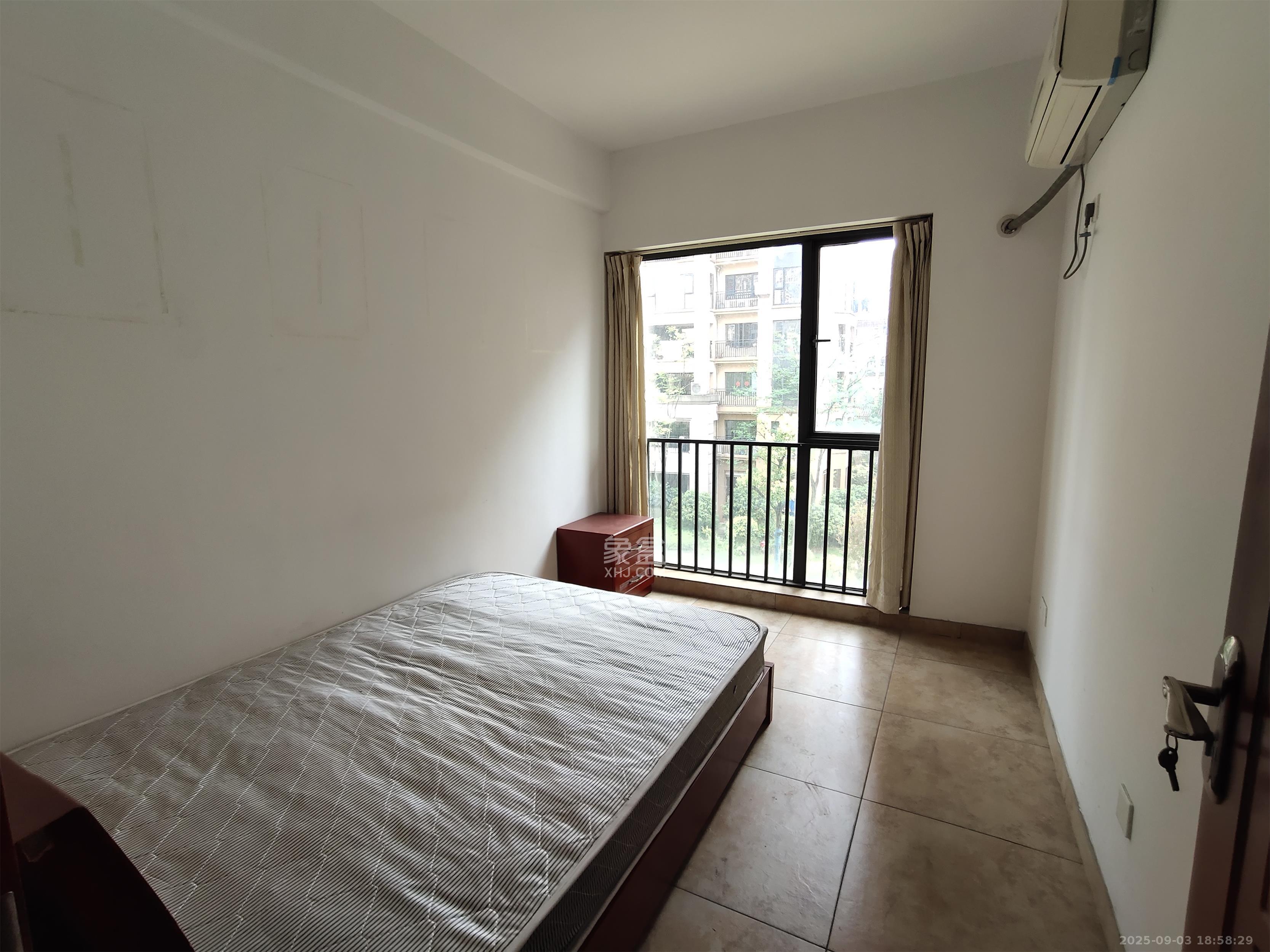 中城丽景香山园 2室2厅1卫 1900.0元/月 中城丽景香山园 2室2厅1卫 1900.0元/月室内图