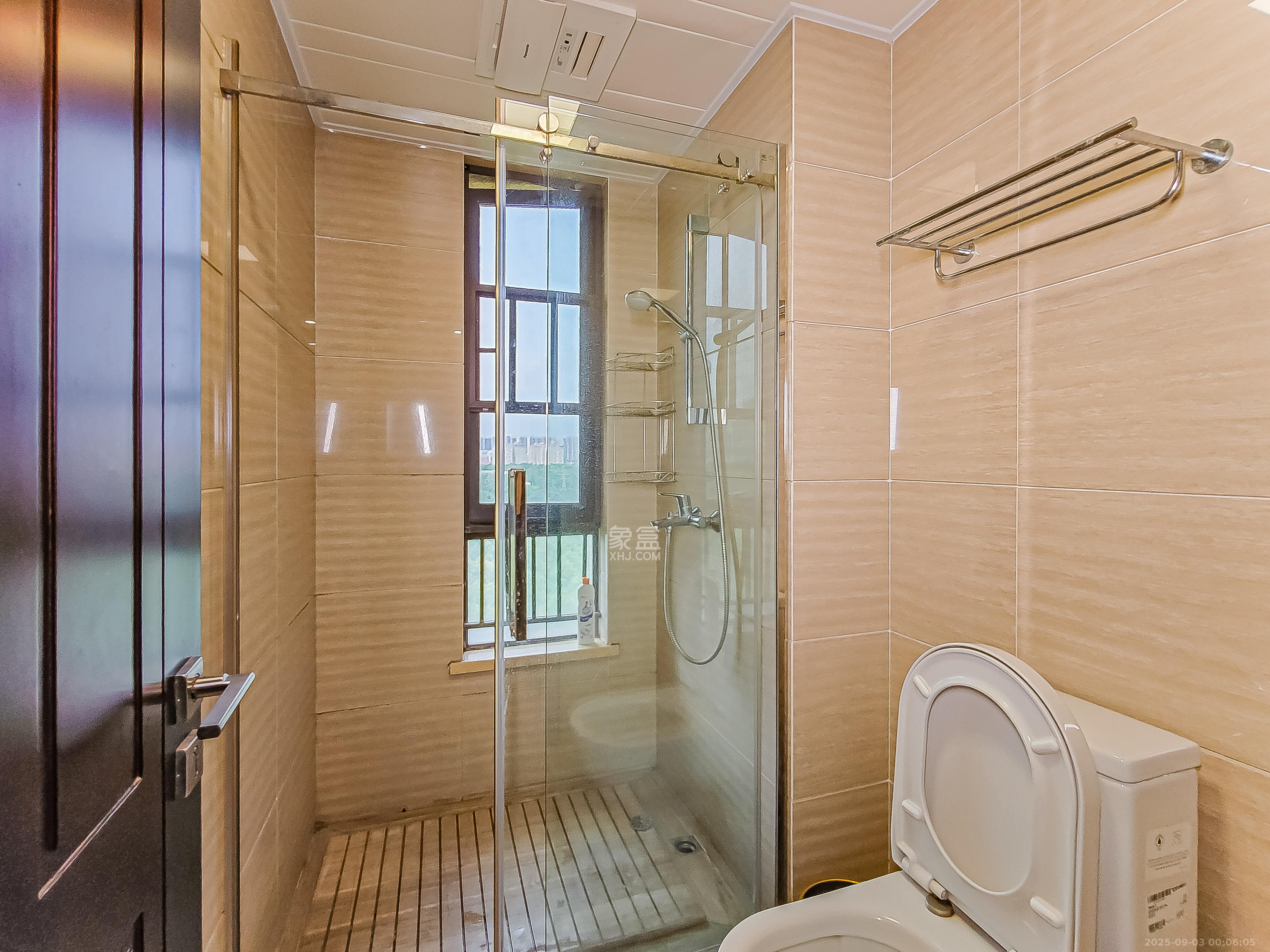 万科紫台  4室2厅2卫    280.0万 万科紫台  4室2厅2卫    280.0万卫生间