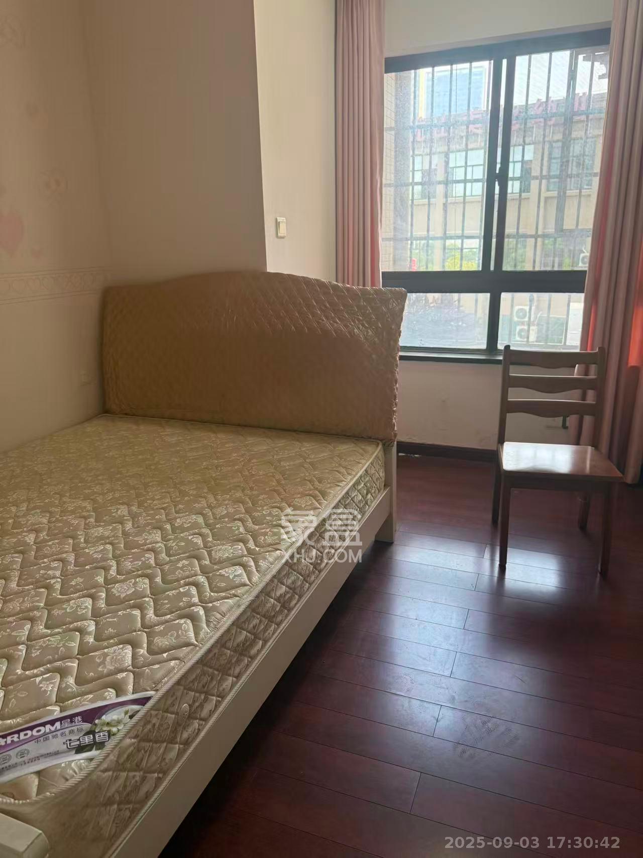 优山美地  1室2厅1卫    2500.0元/月 优山美地  1室2厅1卫    2500.0元/月室内图